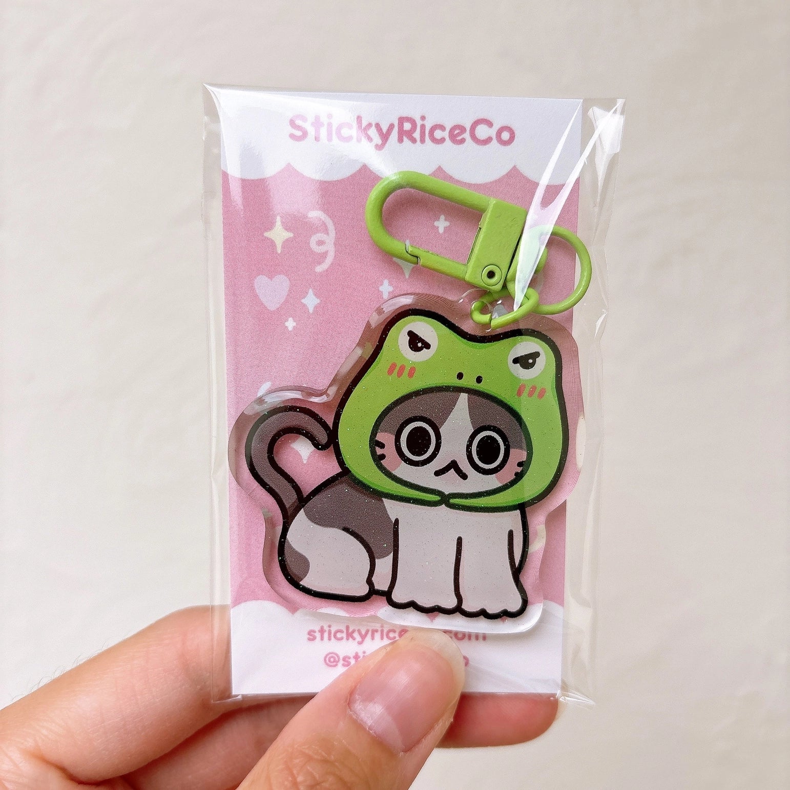 Angry Frog Hat Cat Meme Glitter Keychain - Cute Kawaii Novelty Keyring for Cat Lovers, Perfect for Backpacks, Gifts & Party Favors