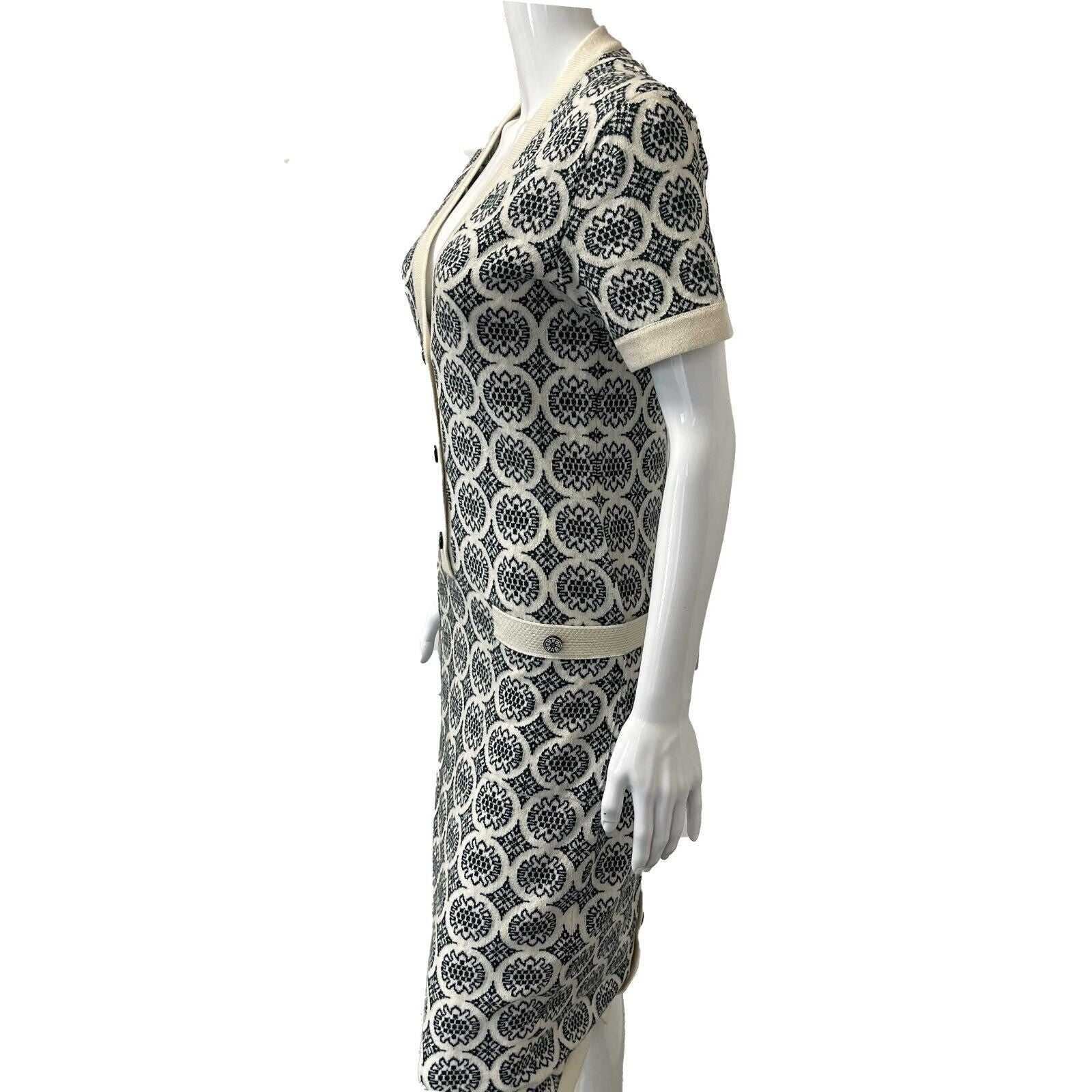 Chanel 16C Seoul RUNWAY Green Ecru Clover Belted Sweater Dress Size 38 US 6 - Luxury Knit Dress for Women, Perfect for Fall Fashion, Date Nights & Special Occasions