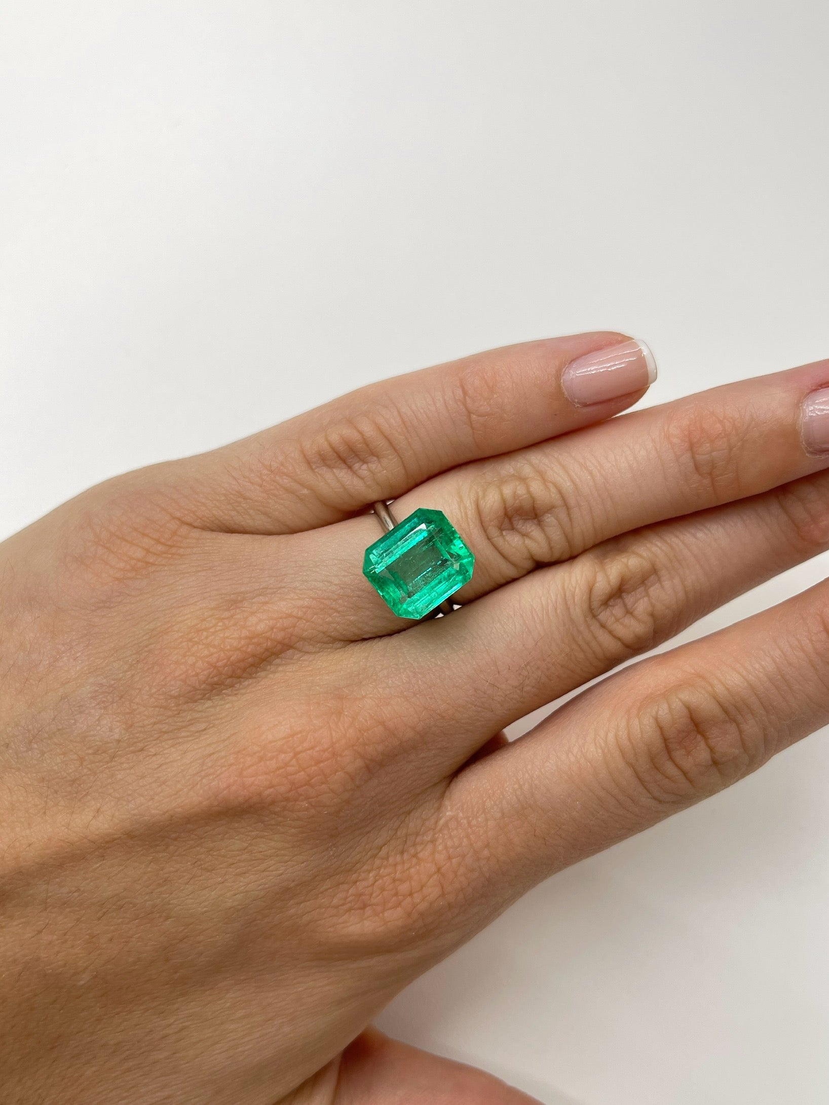 8.33 Carat 13x11.5mm Natural Colombian Emerald Gemstone - AAA Quality Loose Emerald for Jewelry Making, Engagement Rings & Fine Collections