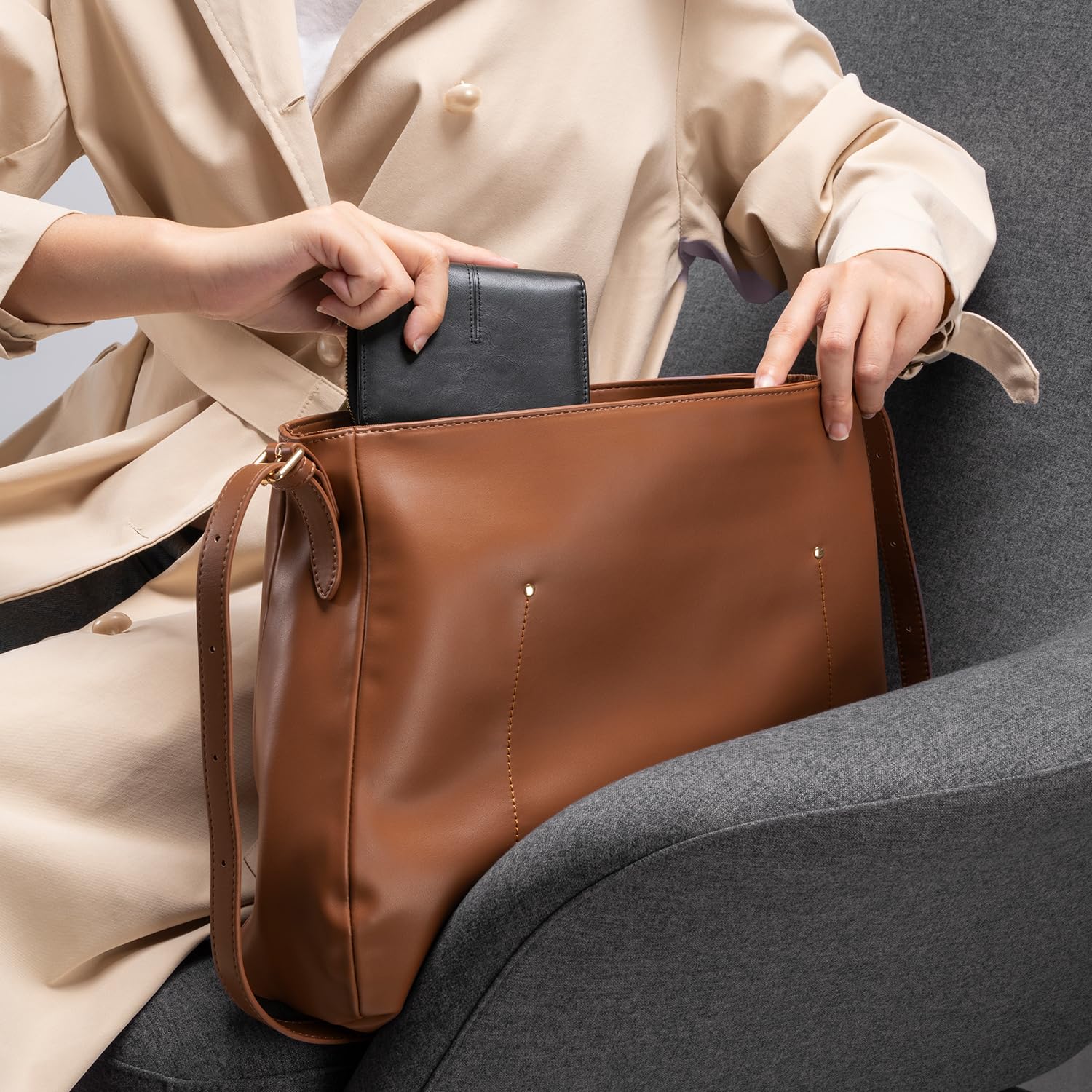 Stylish Women's Large Capacity Hobo Tote Bag - Genuine Leather Crossbody & Shoulder Purse for Work, Travel & Everyday Use