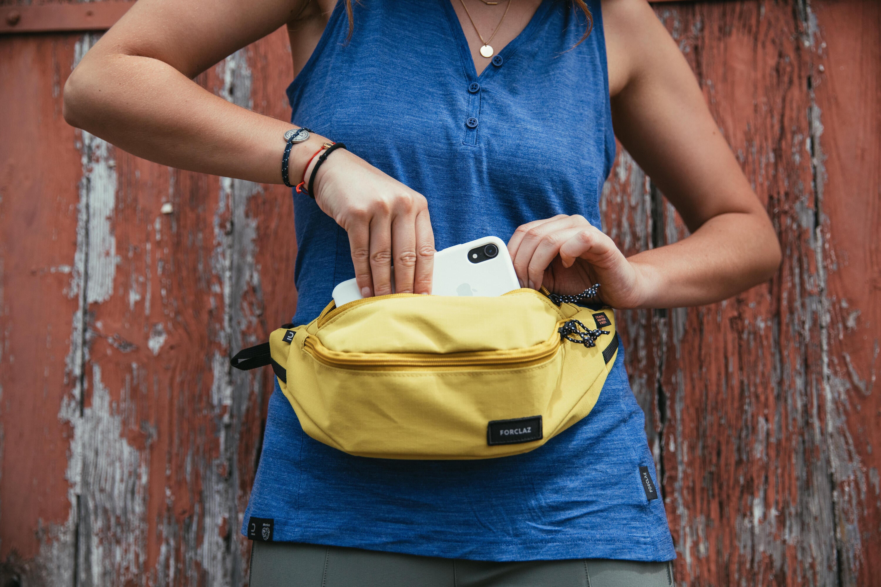 Forclaz Travel 2 L Belt Bag - Lightweight Waist Pack for Hiking, Running & Travel - Hands-Free Storage for Essentials - Perfect for Outdoor Adventures & Daily Commutes