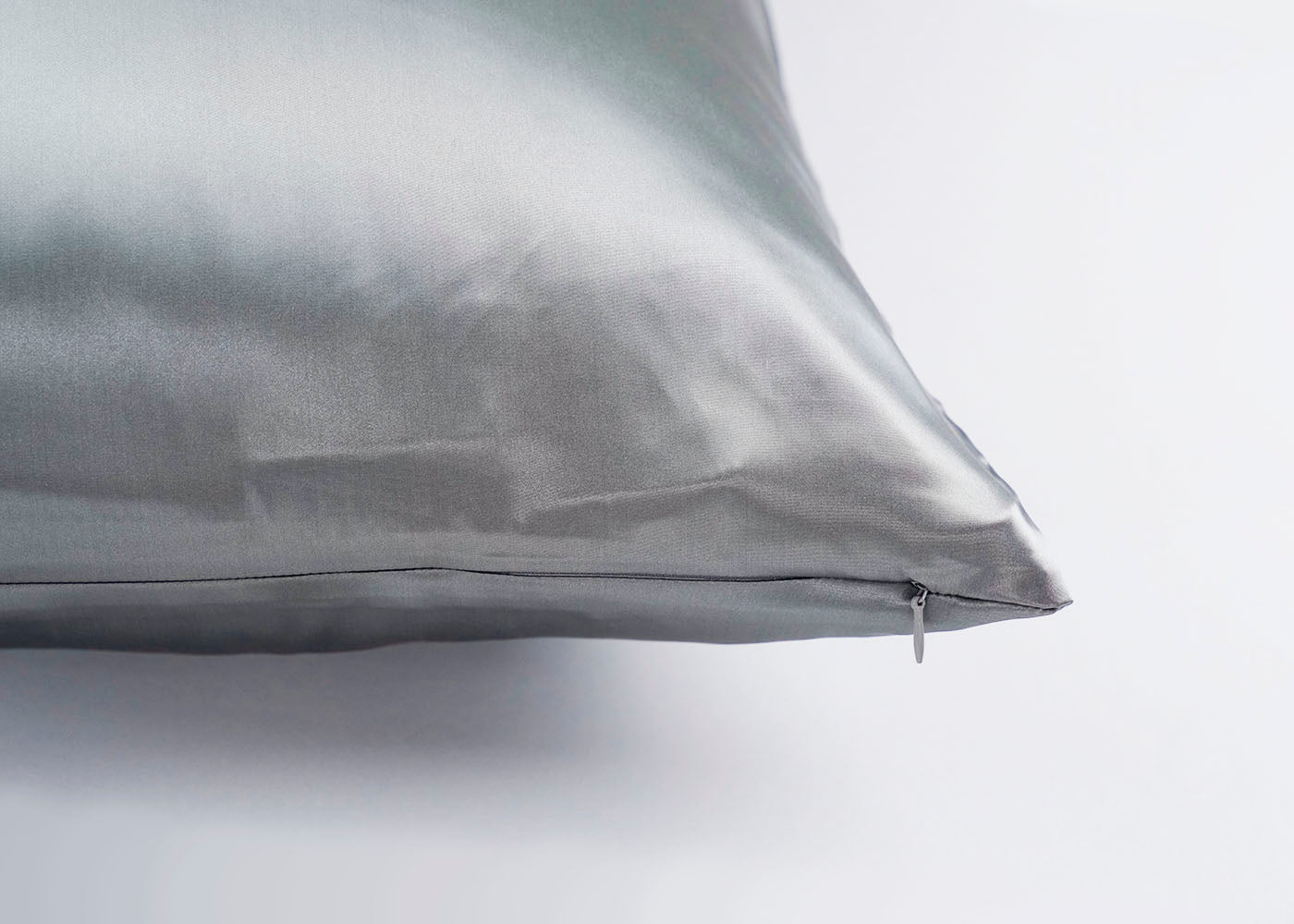 100% Pure Mulberry Silk Pillowcase with Zipper Closure - 16 Momme Grade for Hair & Skin Care - Perfect for Anti-Aging, Reducing Wrinkles & Bedroom Luxury (Queen Size, White) - Ideal for Beauty Sleep & Home Spa Experience
