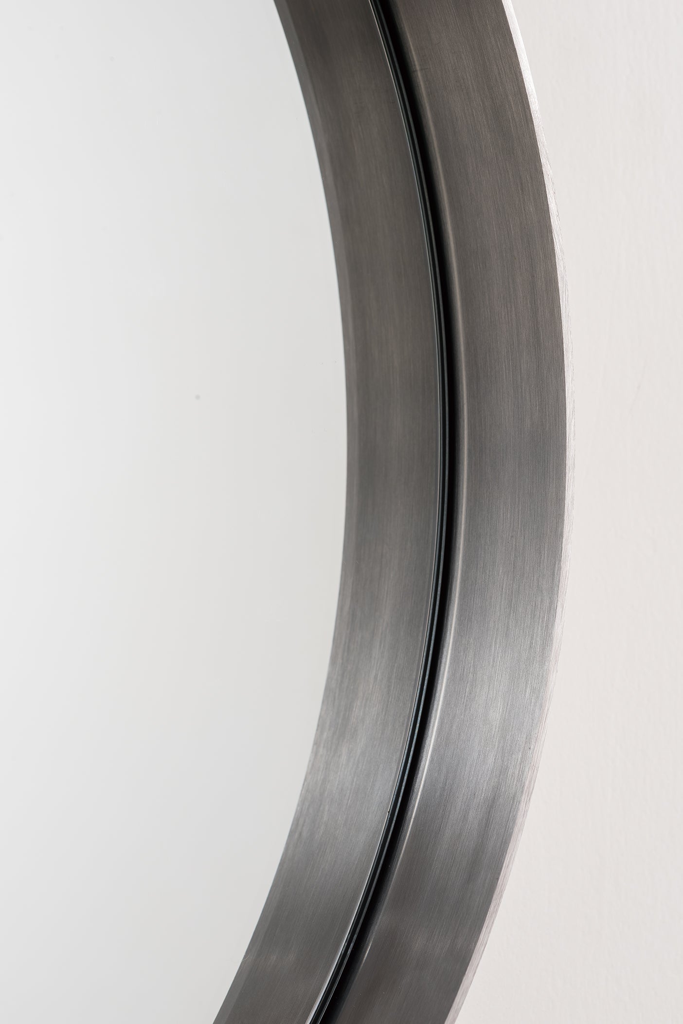 Simplicity 20-Inch Round Wall Mirror in Brushed Nickel Finish - Perfect for Bathroom, Bedroom, and Entryway Decor