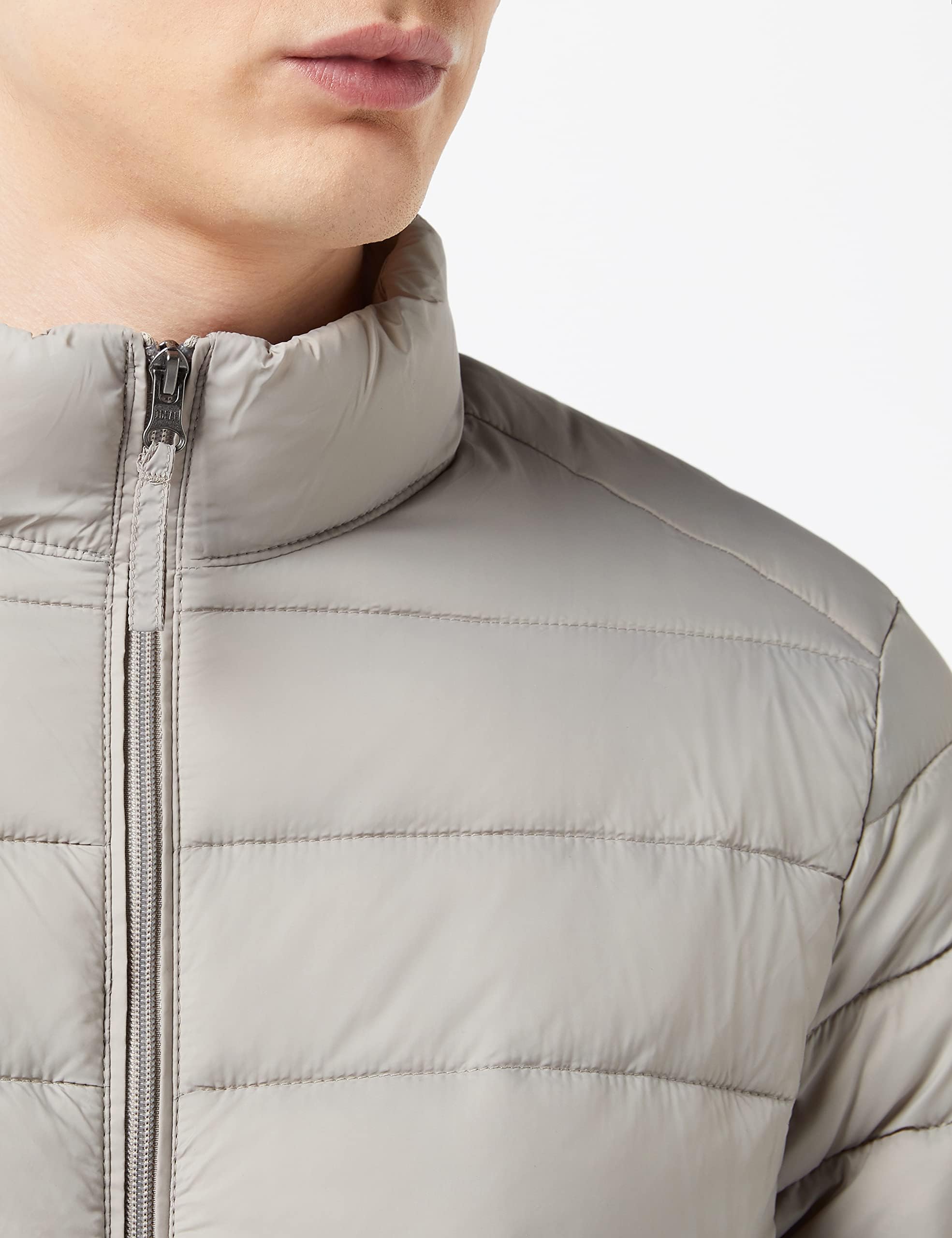 Amazon Essentials Men's Packable Lightweight Water-Resistant Puffer Jacket for Outdoor Activities - Big & Tall Sizes Available - Perfect for Hiking, Camping & Winter Travel