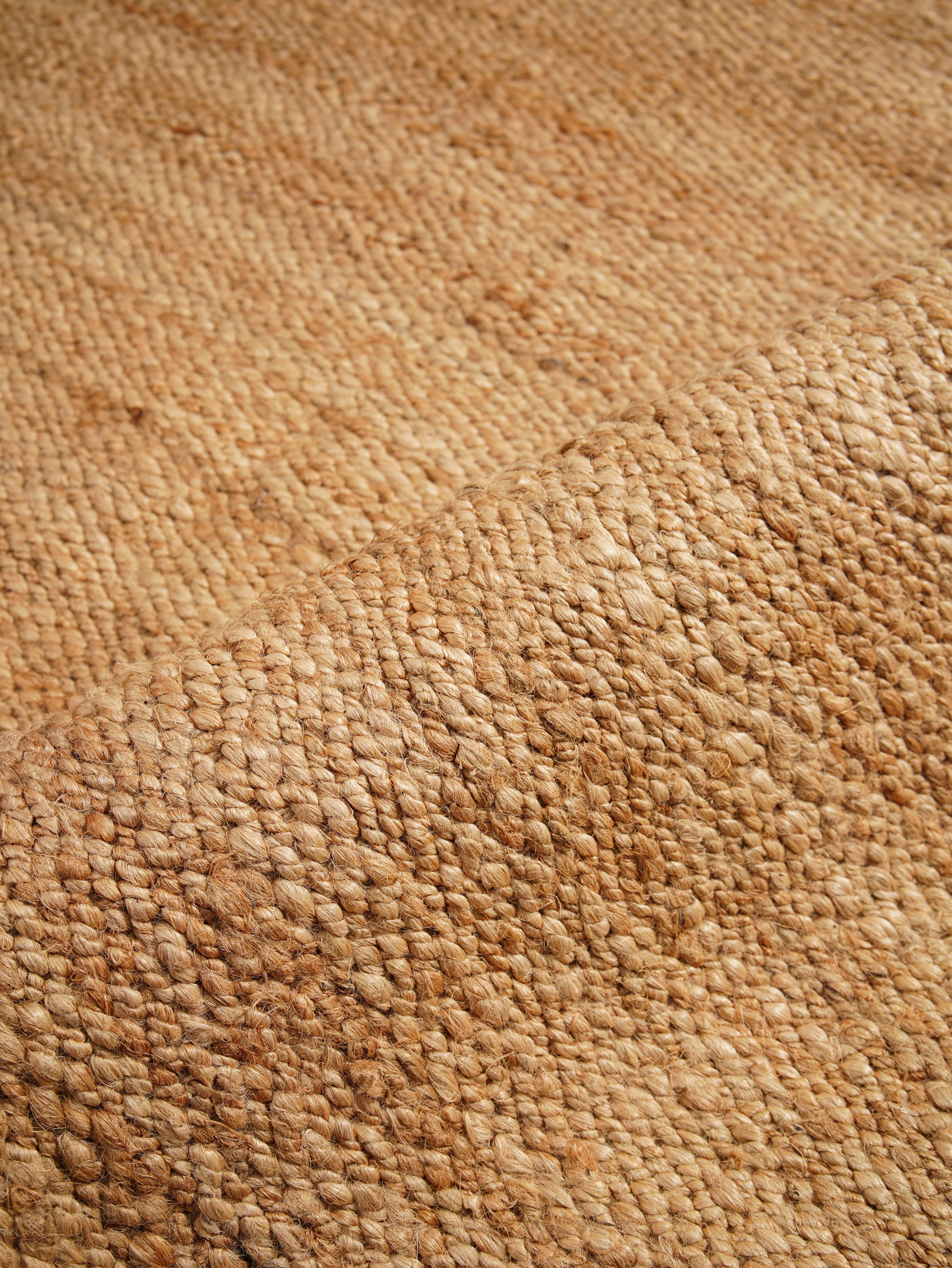 Classic Handwoven Jute Braided Rug - Natural Fiber Floor Mat for Living Room, Bedroom, or Entryway - Eco-Friendly Home Decor