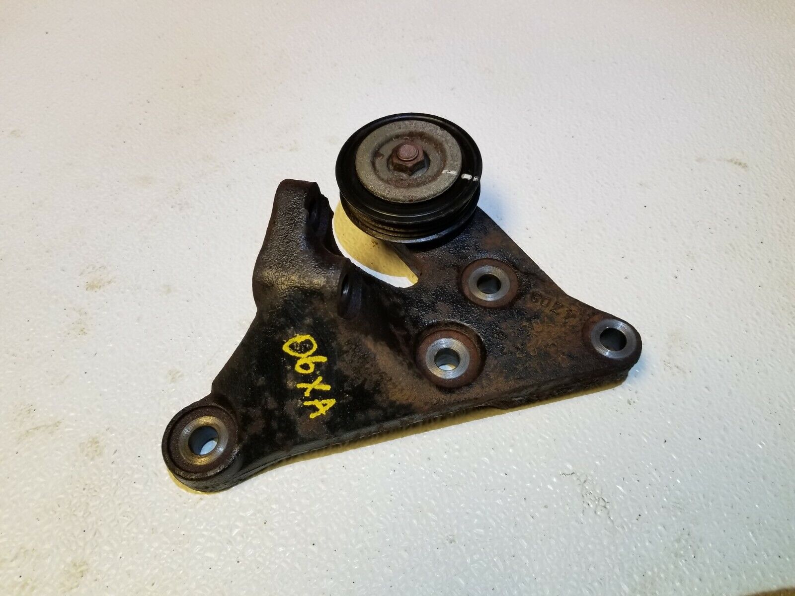 04 05 06 Scion XA 1.5L OEM Pulley with Bracket - Replacement Part for 1NZ-FXE Engine - Perfect for Engine Repair & Performance Upgrades