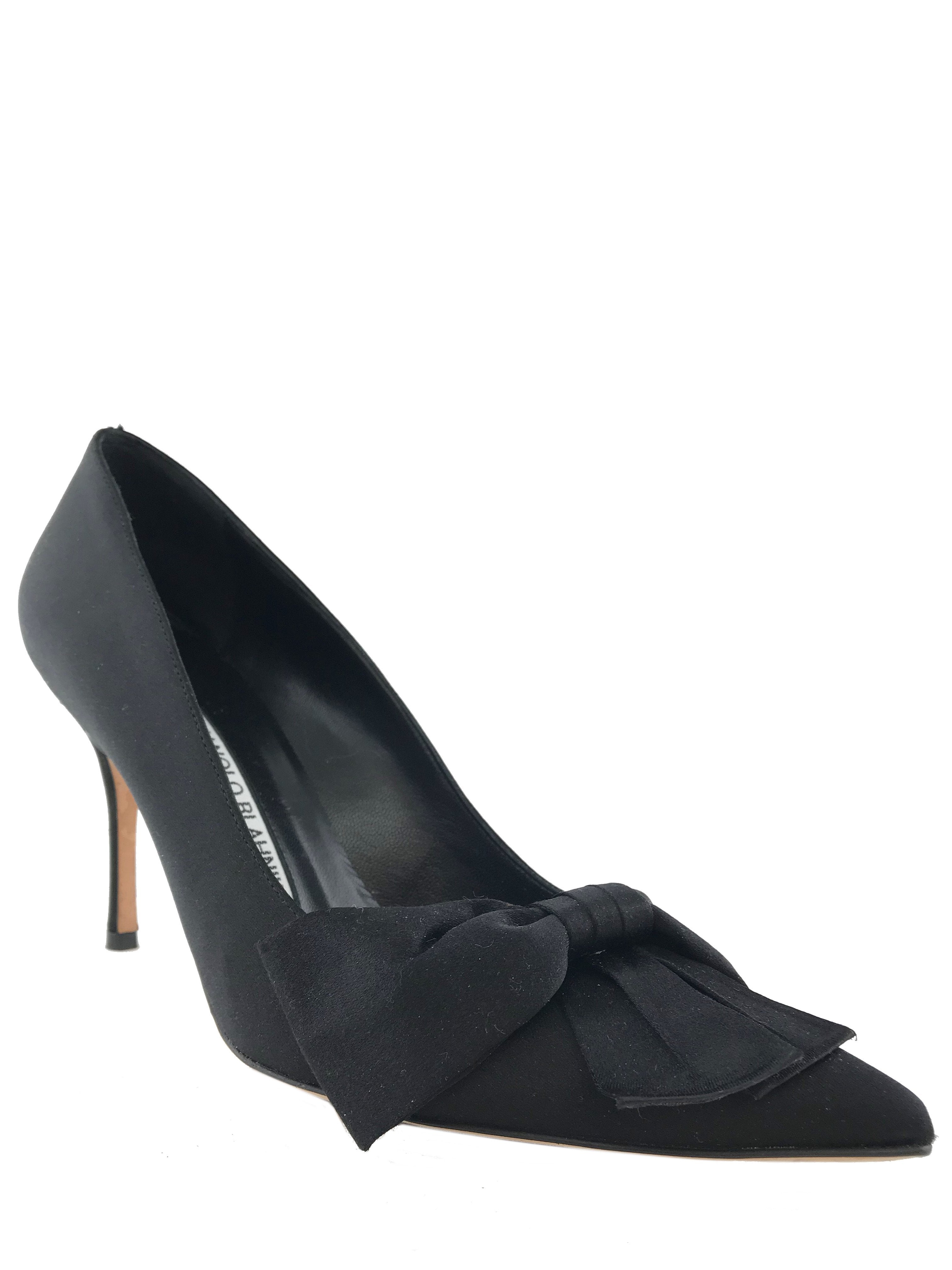 Manolo Blahnik Beccara Satin Bow Pumps Women's Size 7.5 - Elegant High Heel Dress Shoes for Weddings, Parties & Special Occasions