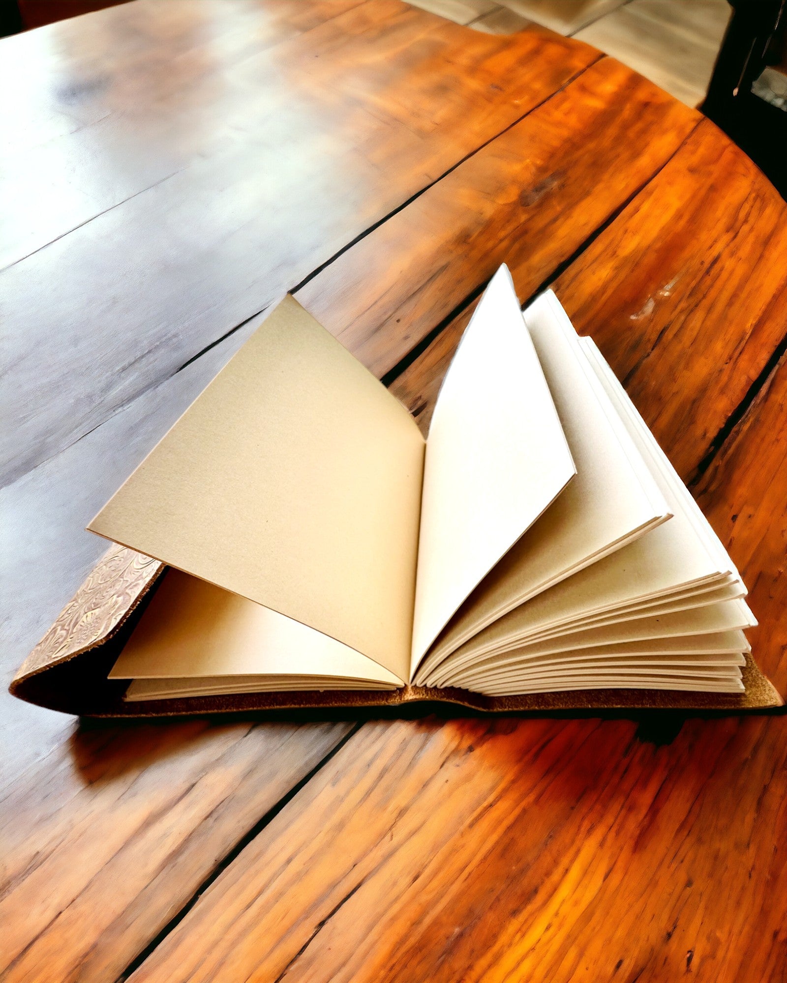 Premium Leather Cover Vintage Notebook - 480 Pages, Custom Engraving, Elegant Retro Design for Journaling, Writing & Gift Giving