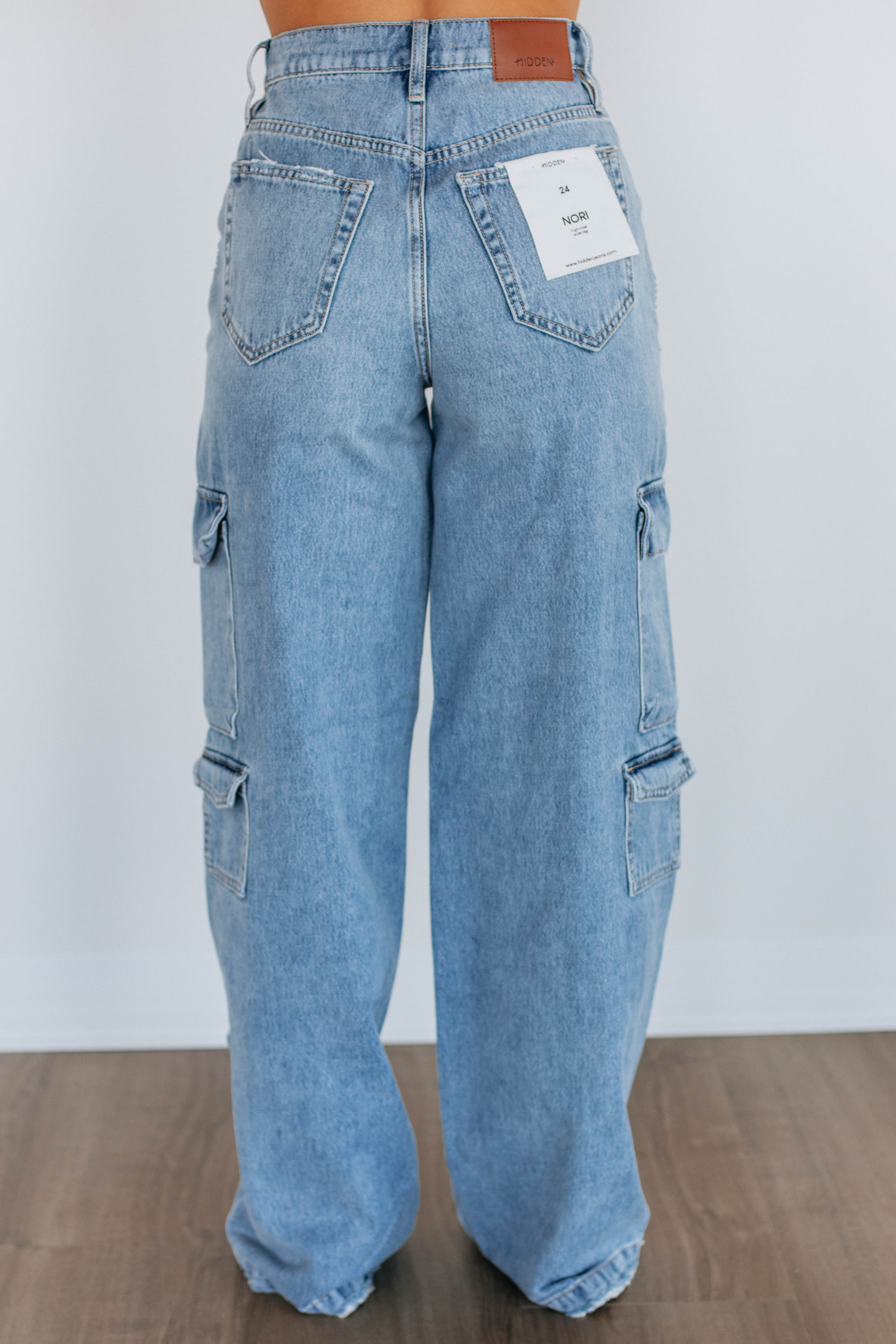 Stylish Nori Hidden Cargo Jeans for Women - Medium Wash Denim Pants with Functional Pockets | Perfect for Outdoor Adventures, Travel & Casual Wear