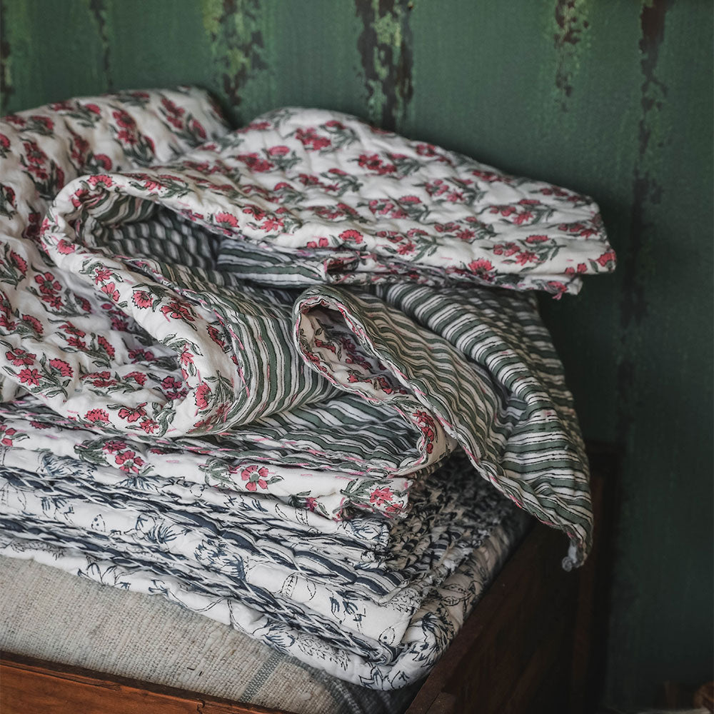 Handmade Kantha Quilt No. 0424 - Soft Cotton Patchwork Bedspread for Cozy Home Decor | Perfect for Bedroom, Living Room & Boho Style Interior Design