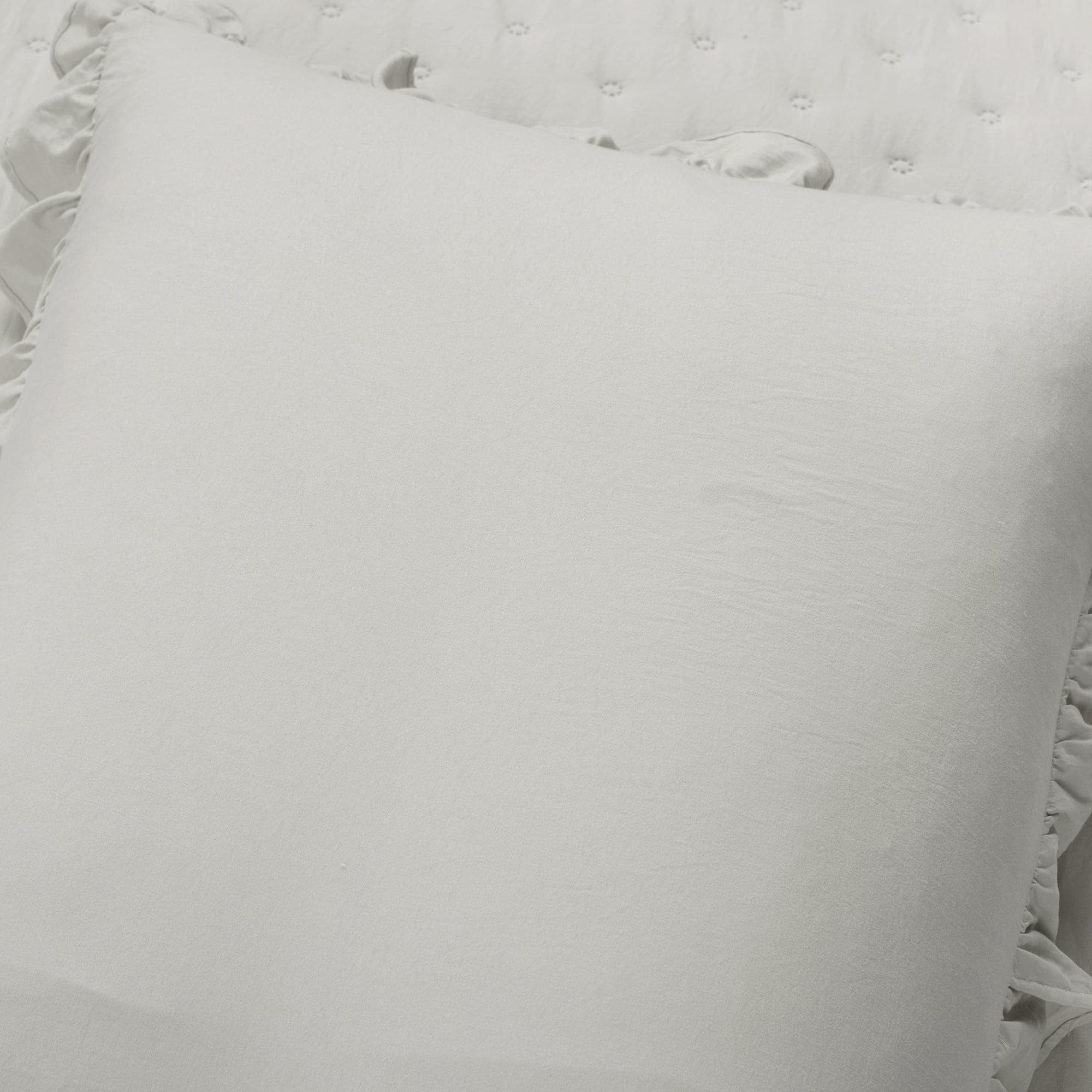 Reyna Ruffle Reversible Oversized 3-Piece Quilt Set - King/Queen Size Bedding with Matching Pillow Shams - Perfect for Master Bedroom, Guest Room & Cozy Farmhouse Decor