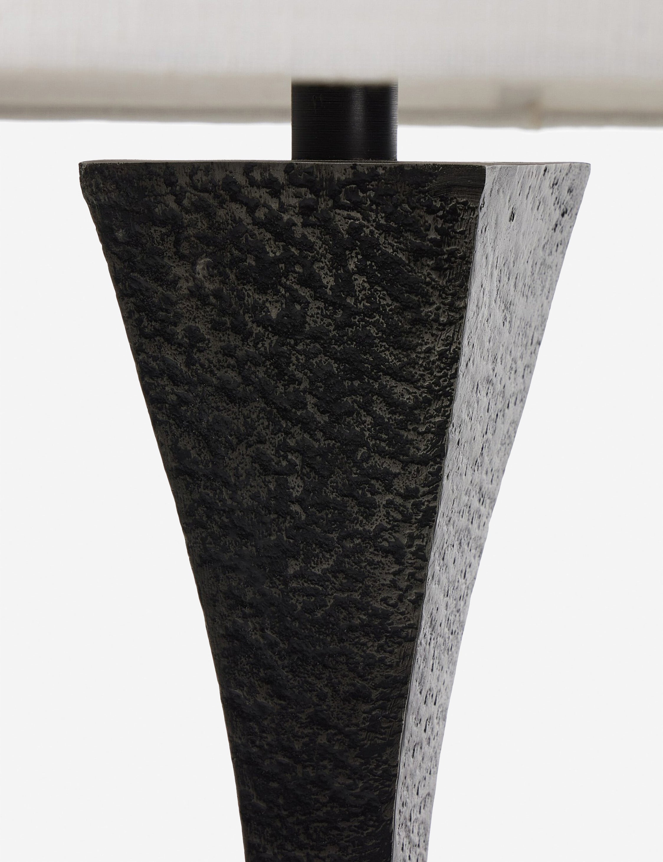 Modern Dami Floor Lamp - Adjustable LED Standing Light for Living Room, Bedroom & Office - Bright & Energy Efficient Home Decor Lighting