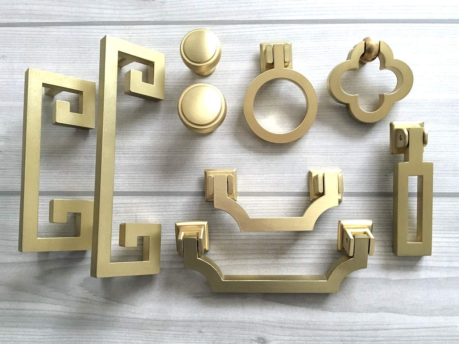 Vintage Brushed Brass Drawer Knobs & Cabinet Pulls - Elegant Dresser Handles for Kitchen Cabinets, Wardrobes & Furniture - Perfect for Home Renovation & DIY Projects