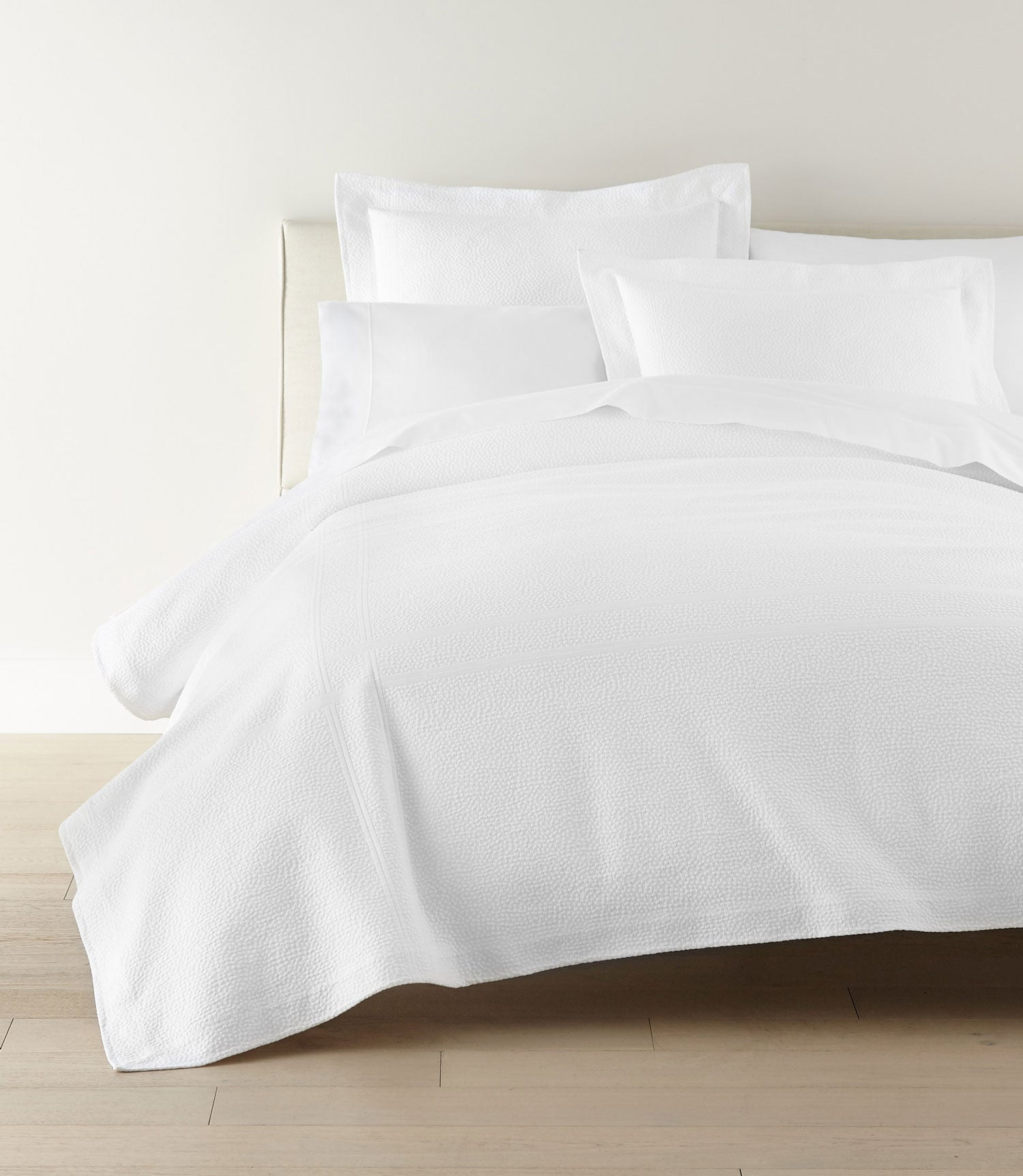 Luxury Montauk Matelassé Coverlet - Queen Size Quilted Bedspread for All Seasons | Soft & Breathable Cotton Blend | Perfect for Master Bedroom, Guest Room & Hotel Decor