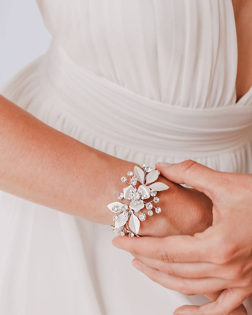 Kacie Floral Bracelet for Women - Elegant Daisy Flower Adjustable Bangle - Perfect for Weddings, Parties & Everyday Wear