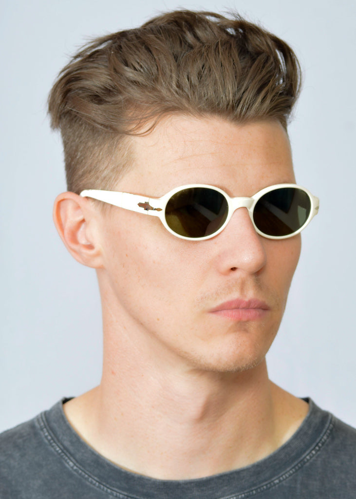 Persol 2526S Classic Sunglasses for Men & Women - UV Protection, Polarized Lenses, Retro Style - Perfect for Driving, Travel & Outdoor Activities