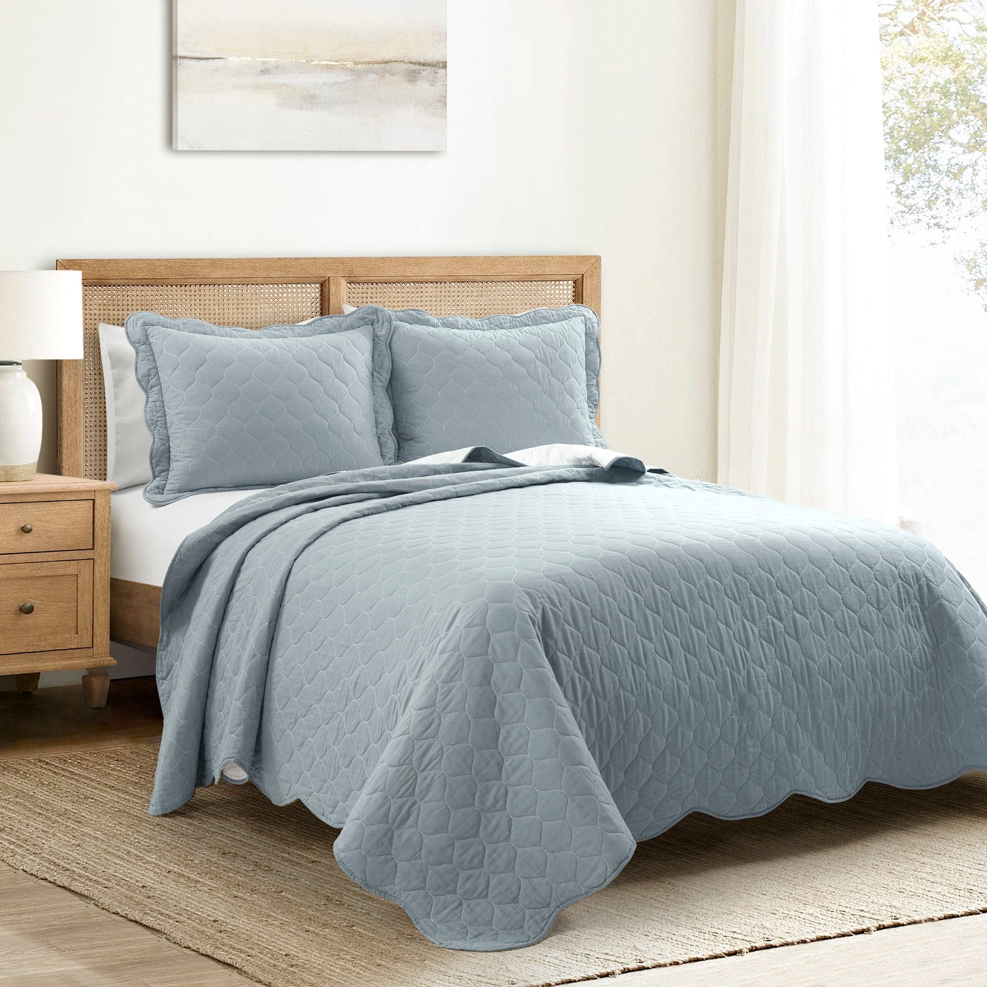 Coastal Chic Scalloped Edge Reversible Quilt 3-Piece Bedding Set | Soft & Breathable Comforter with Duvet Cover & Shams | Perfect for Beach House, Guest Room & Coastal Decor