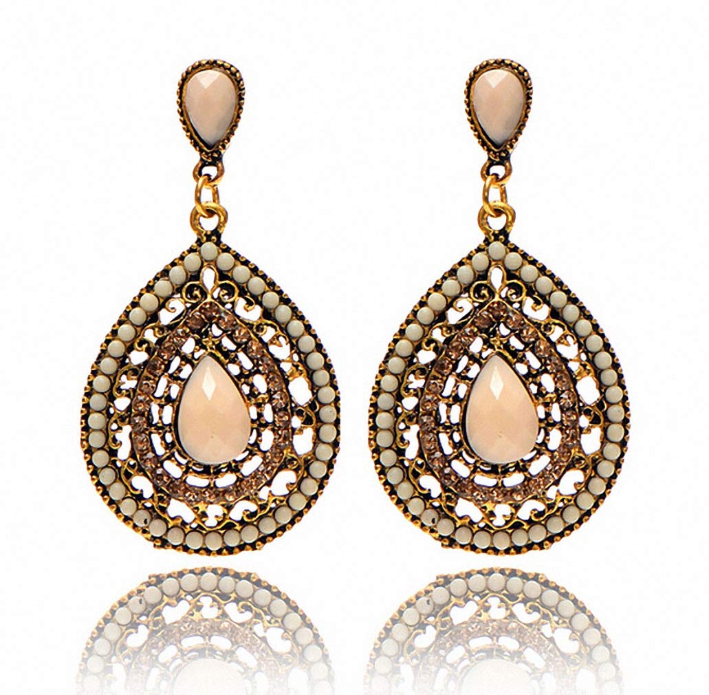 The Enchanted Heart Earrings: A Tale of Elegance and Mystery