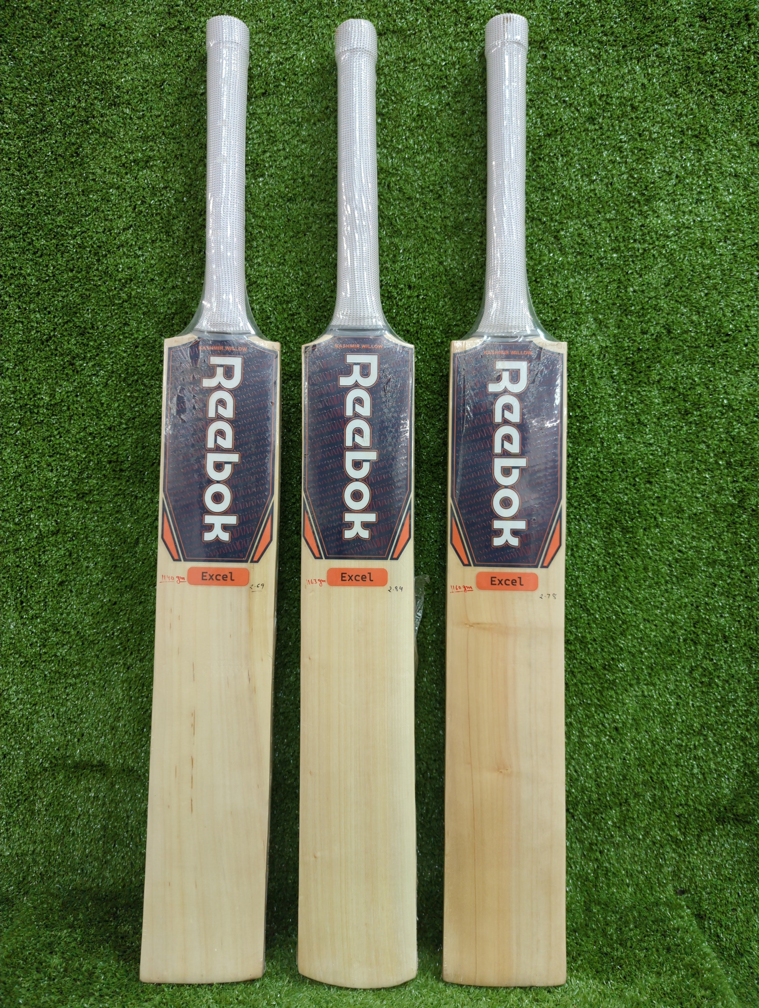 Reebok Excel Kashmir Willow Cricket Bat - Lightweight & Durable for Professional & Casual Play - Perfect for Matches, Practice & Backyard Games