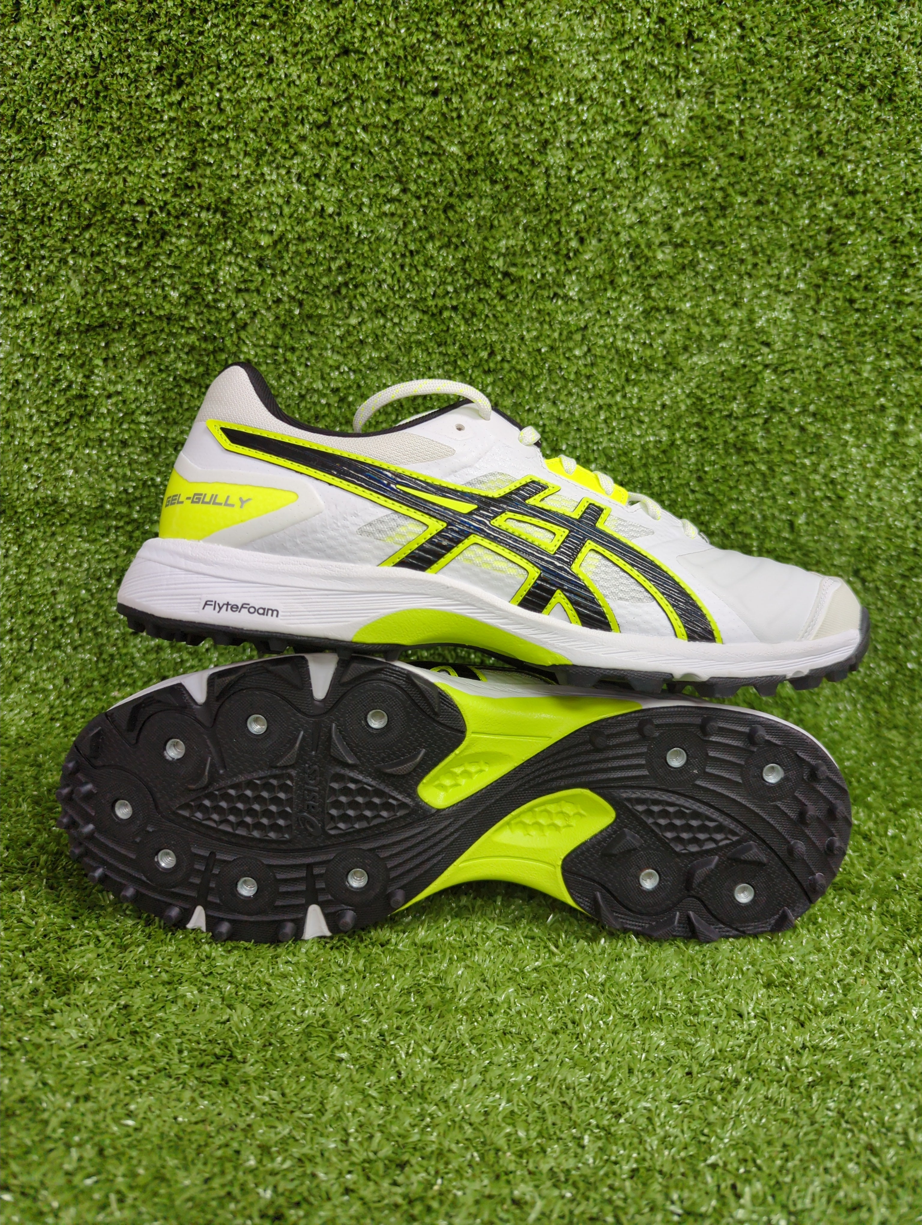 ASICS GEL-GULLY 7 Cricket Shoes - White/Safety Yellow Metal Spikes for Men - Lightweight Comfort & Superior Traction - Perfect for Professional Matches & Training Sessions