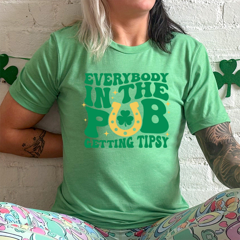 Unisex Everybody In The Pub Getting Tipsy T-Shirt - Funny Bar Drinking Tee for Parties & Night Out