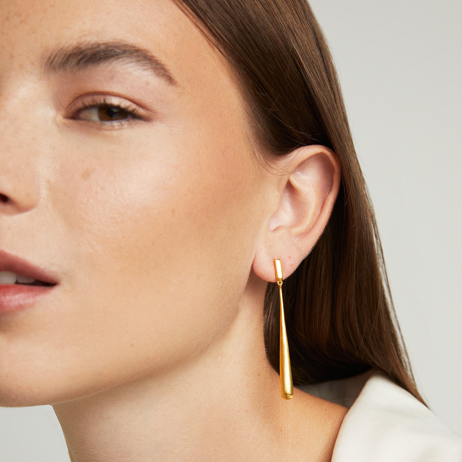 Elegant Plain Gold Reign Earrings for Women - Perfect for Everyday Wear, Parties & Special Occasions