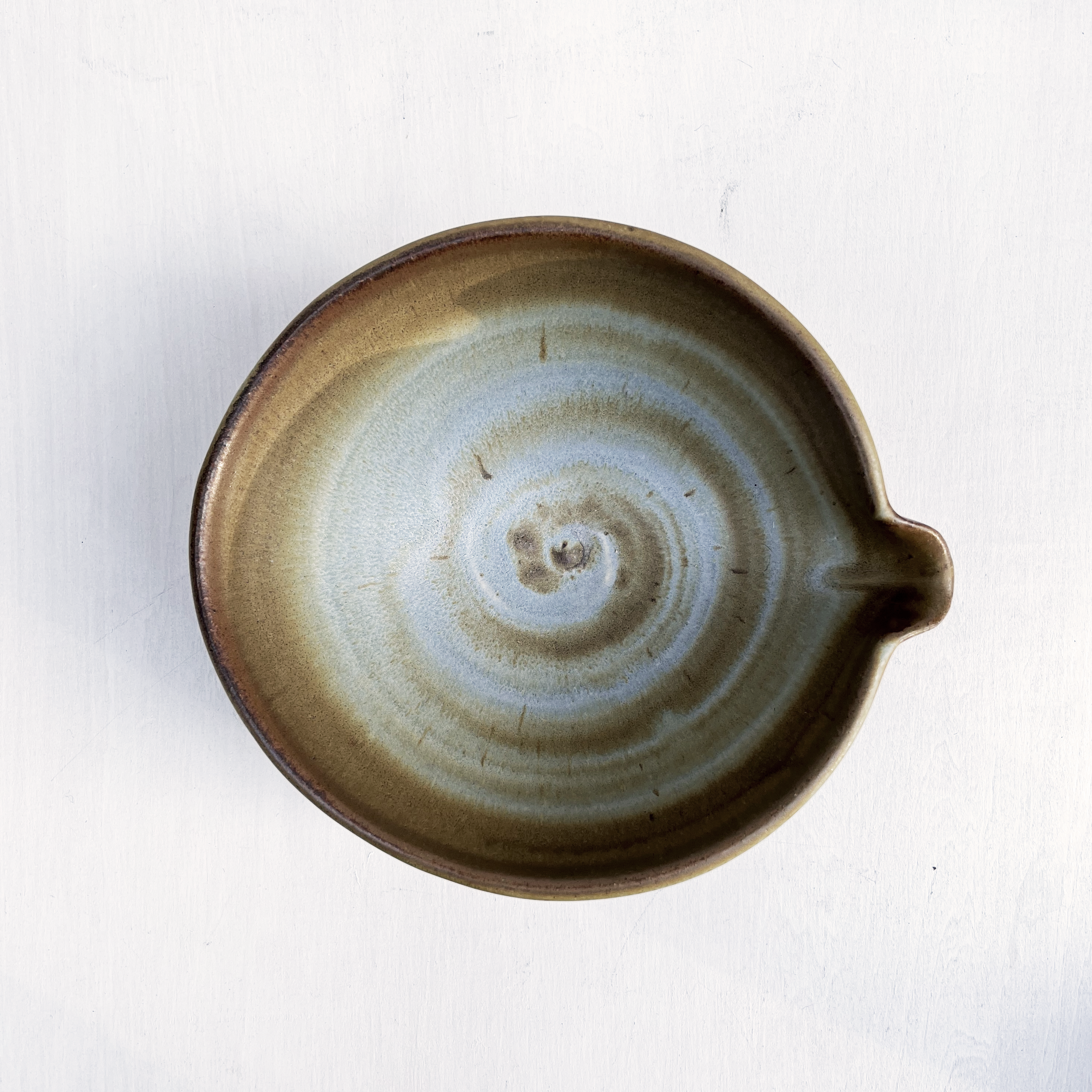 Premium Brown Ceramic Pouring Bowl with Spout - Ideal for Mixing, Serving & Baking - Perfect for Kitchen, Dining & Entertaining