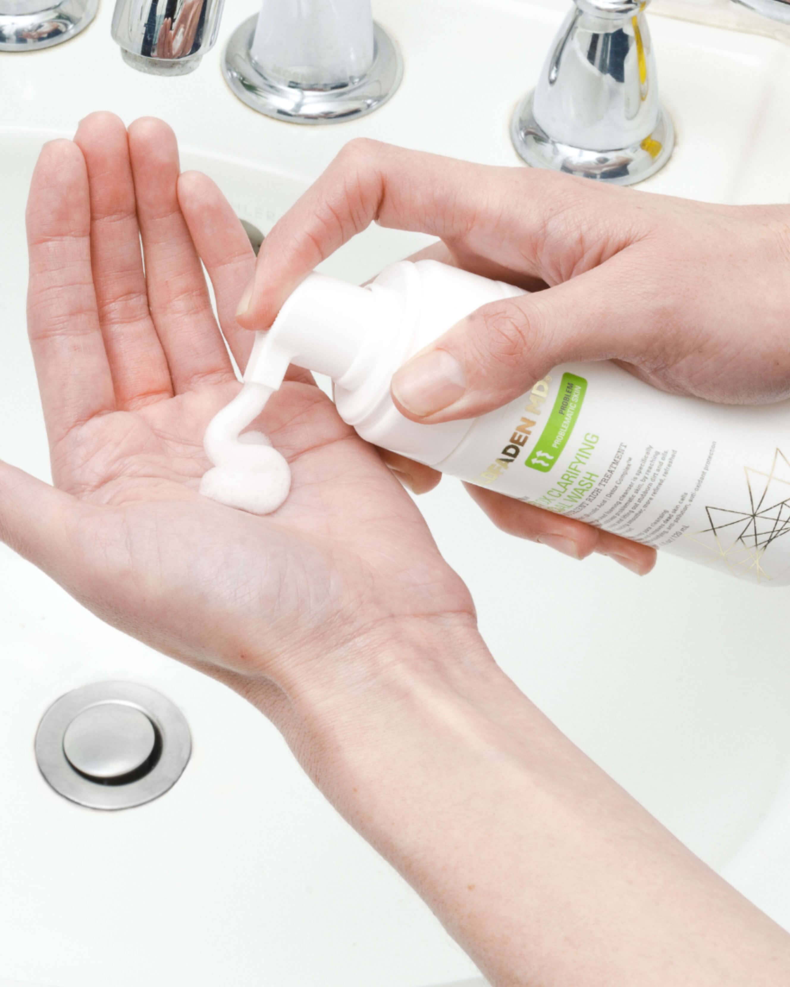 Detox Clarifying Facial Wash - Deep Cleansing & Purifying for Acne-Prone Skin | Perfect for Daily Skincare Routine & Post-Workout Refreshment