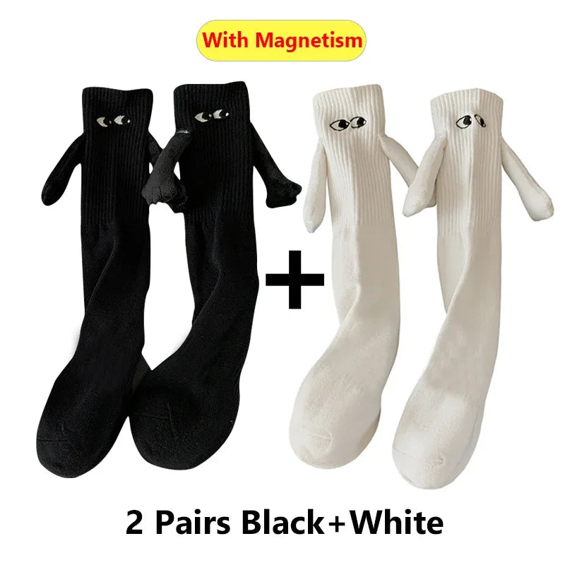 Harajuku Couple Cotton Socks - 2 Pairs Magnetic Hand Holding Socks for Couples, Black & White Unisex Long Socks - Perfect for Valentine's Day Gifts, Anniversary Presents and Romantic Couple Activities