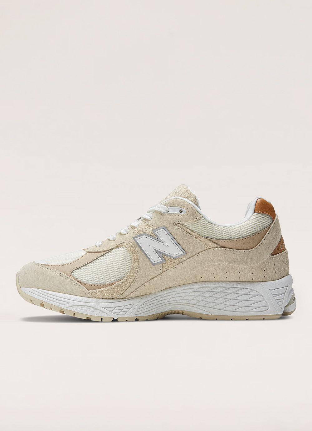 New Balance 2002R Sneakers for Men & Women - Sandstone Retro Running Shoes for Casual Wear & Gym Workouts