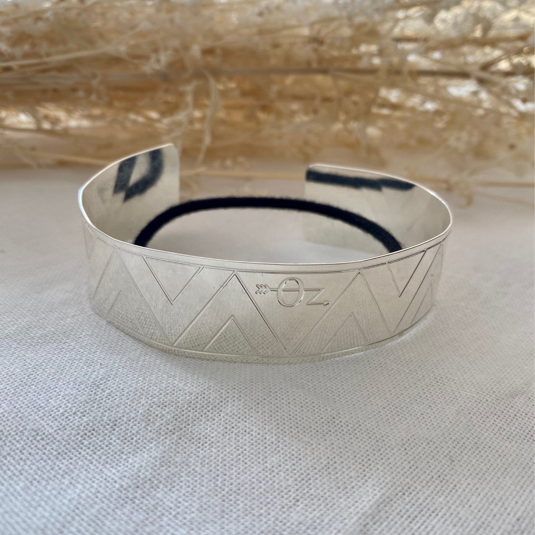 Stylish Silver Bun Cuff Hair Accessory for Women - Perfect for Weddings, Parties & Everyday Elegance