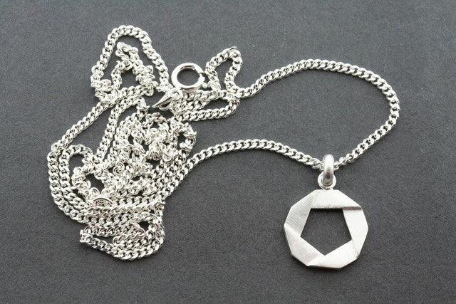 Elegant Folded Circle Pendant Necklace with 45cm Link Chain - Perfect for Casual Wear, Date Nights & Special Occasions