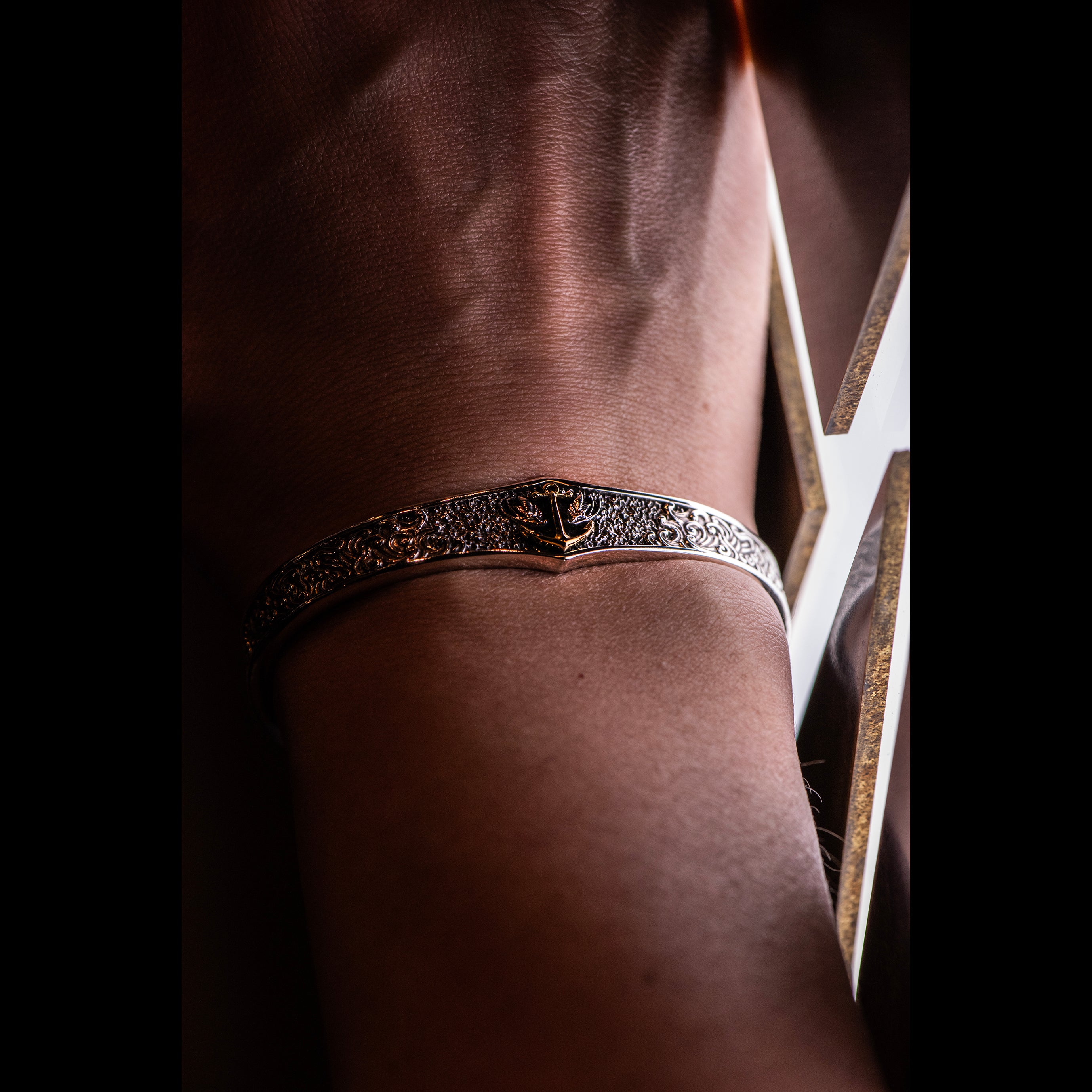 Anchor Cuff ENDEAVOUR Bracelet - Stylish Nautical Jewelry for Men & Women - Perfect for Casual Wear, Gifts, and Marine-Themed Events