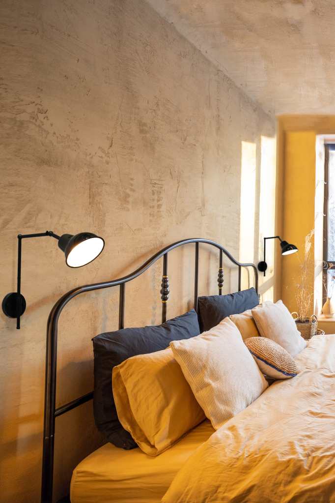 Leeds Adjustable Swivel Arm Wall Light - Modern Wall Sconce with Flexible Positioning for Bedroom, Living Room, and Hallway Lighting
