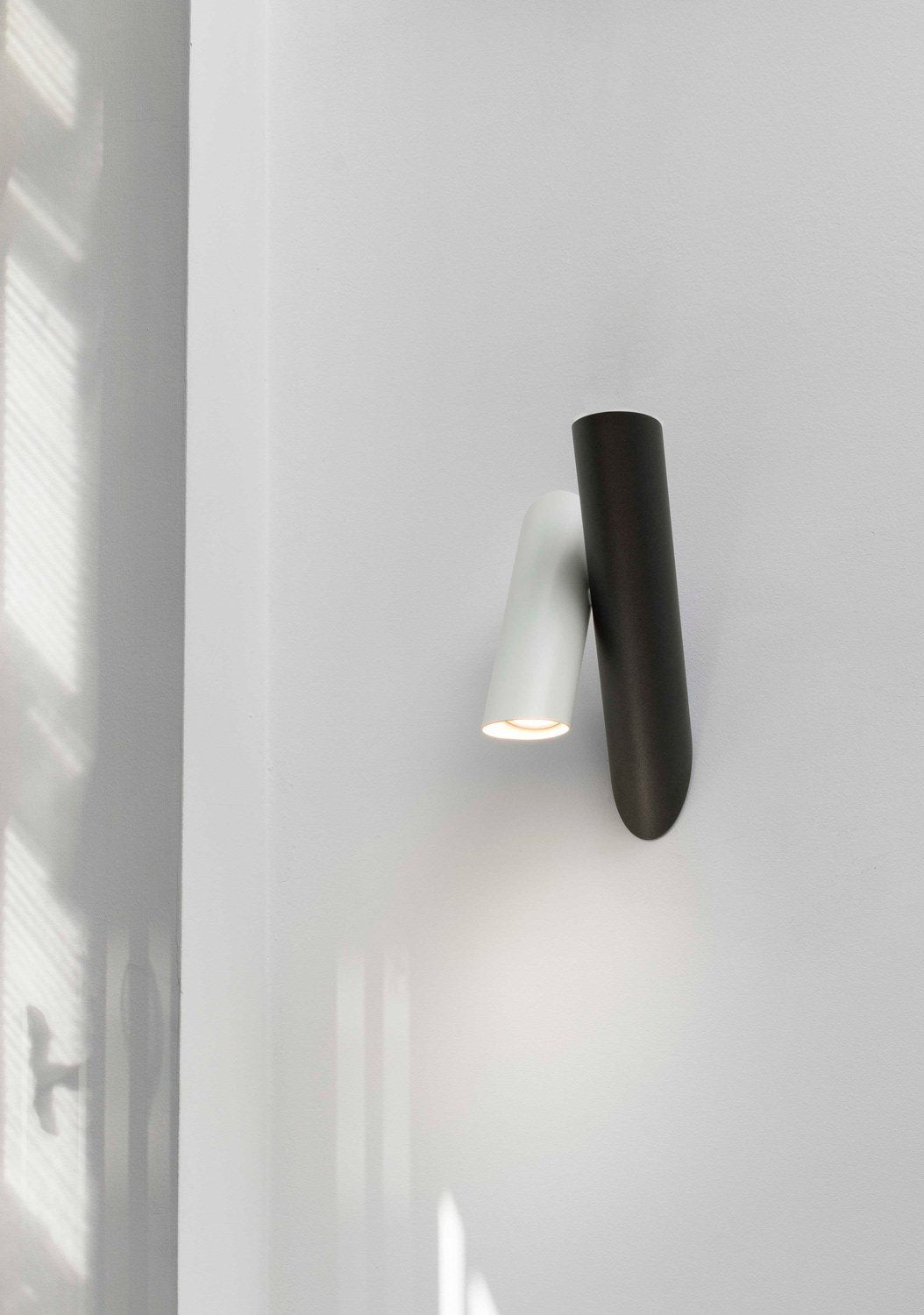 Modern LED Tube Wall Lamp - Sleek Adjustable Wall Light for Bedroom, Living Room & Office - Energy Efficient Indoor Lighting Fixture for Home Decor & Workspace