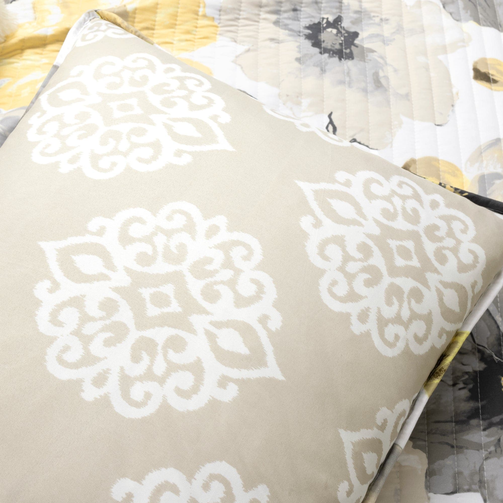 Leah Reversible 8-Piece Quilt Set - King Size Bedding, Ultra Soft Comforter & Sham Set for All Seasons - Perfect for Master Bedroom, Guest Room, and Cozy Home Decor