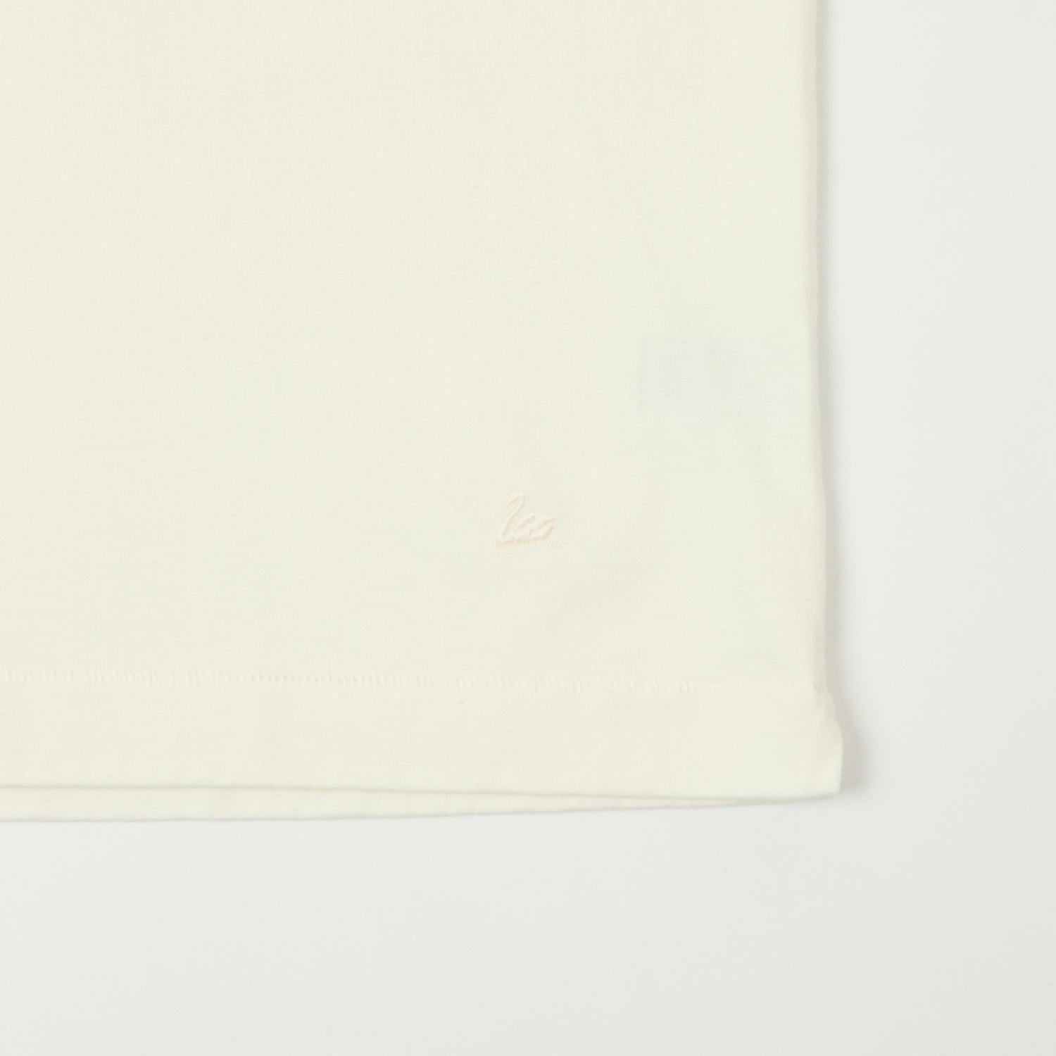 Merz b. Schwanen GHP01 Boxy Cropped Tee - Premium Cotton White T-Shirt for Women | Casual Streetwear & Layering Essential