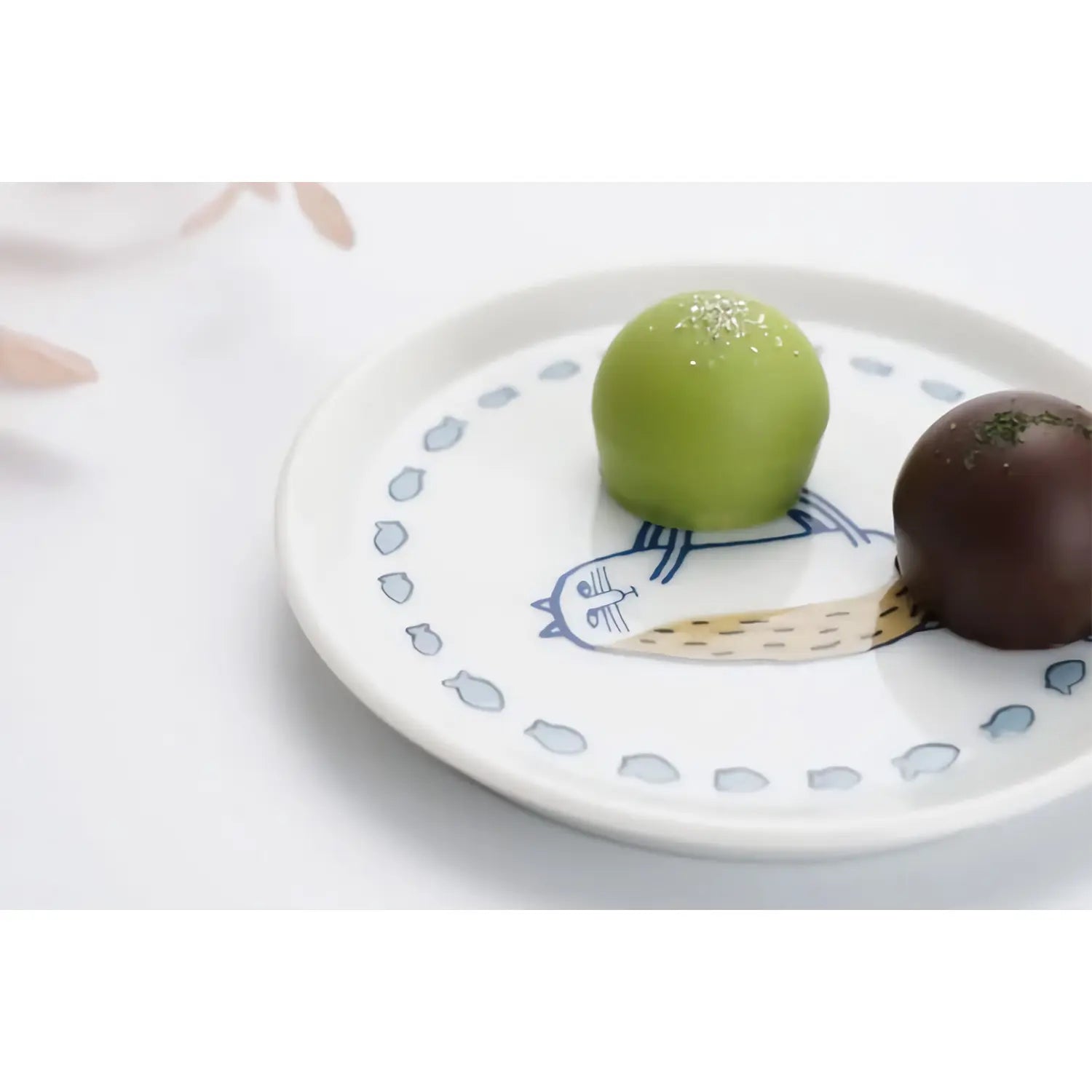 Harekutani Porcelain Coaster Set - Elegant Cat Design Coasters for Drinks, Hot & Cold Beverages - Perfect for Home, Office, or Gift Giving