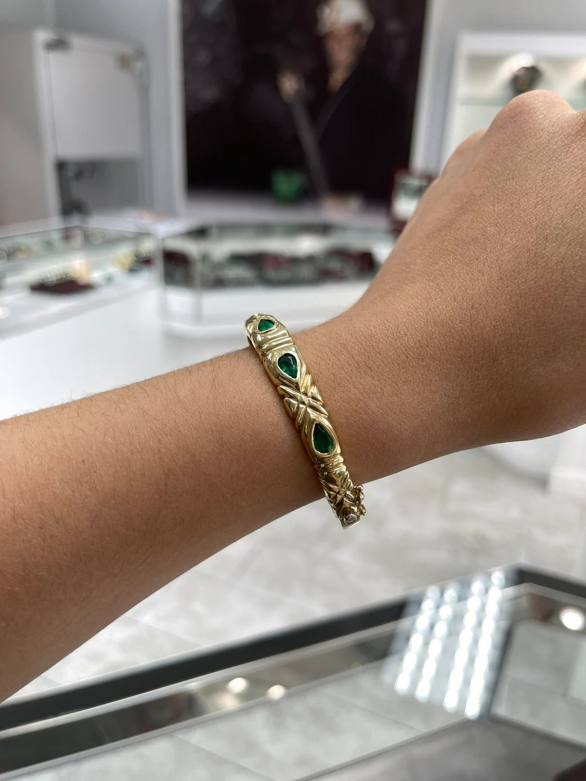 2.0 Carat 14K Gold Colombian Emerald Pear Cut Bangle Bracelet for Women - Elegant Jewelry Gift for Birthday, Anniversary & Special Occasions