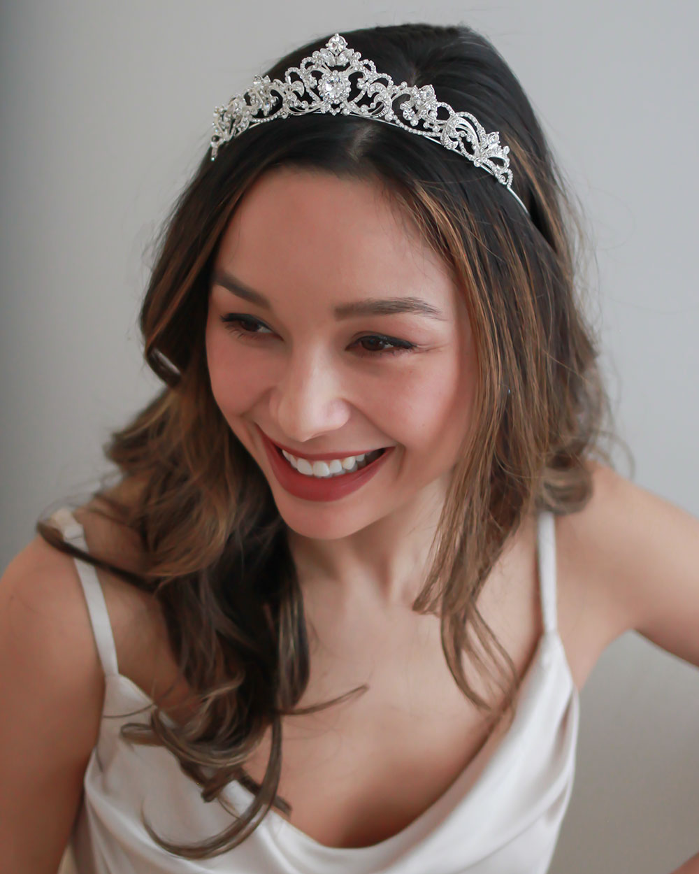 Sparkling Elizabeth Rhinestone Wedding Tiara - Elegant Bridal Headpiece for Weddings, Prom, Pageants & Special Occasions