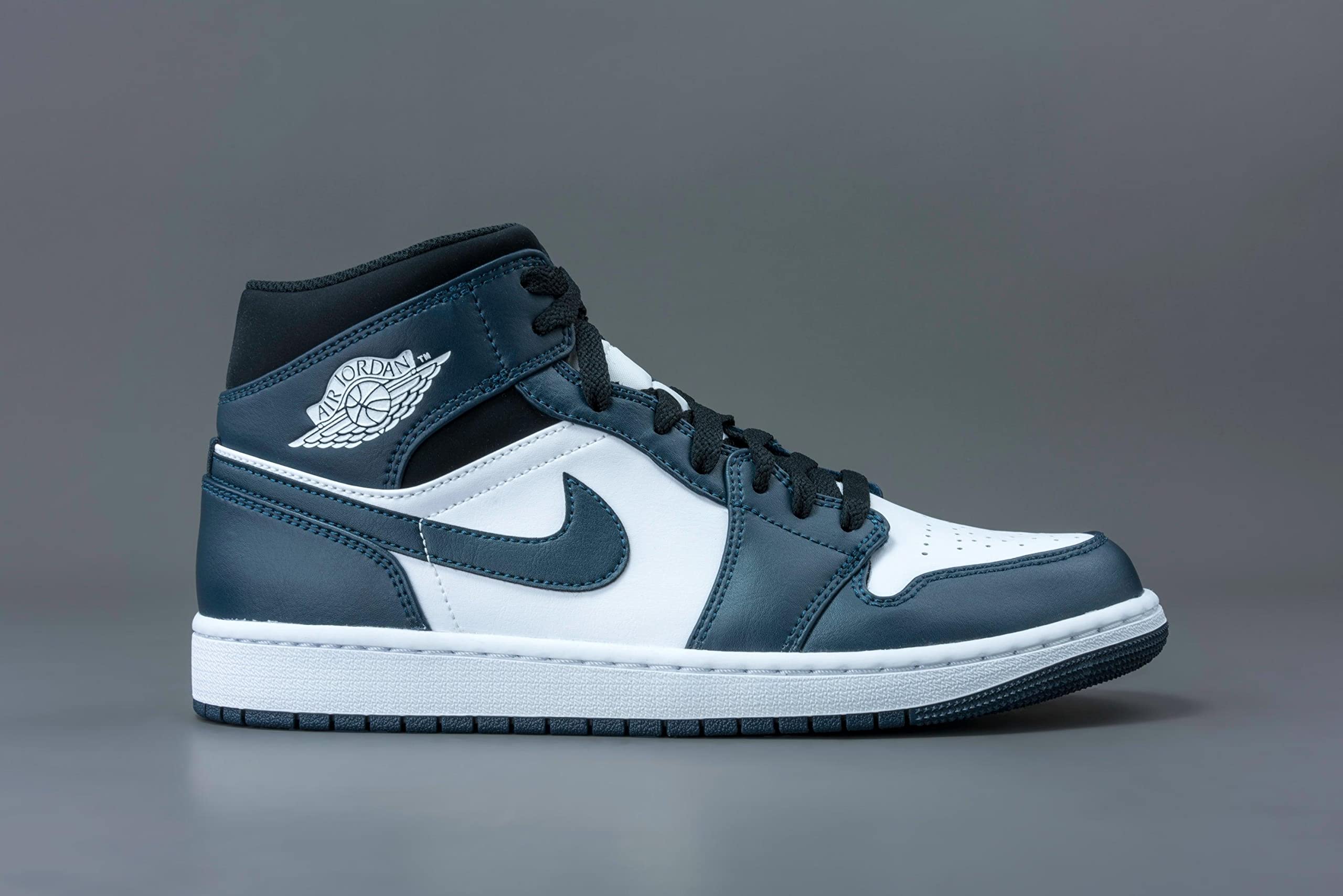 Nike Men's Air Jordan 1 Mid Basketball Shoes - Retro Sneakers for Men, High-Top Comfort & Style - Perfect for Streetwear, Casual Wear & Basketball Games