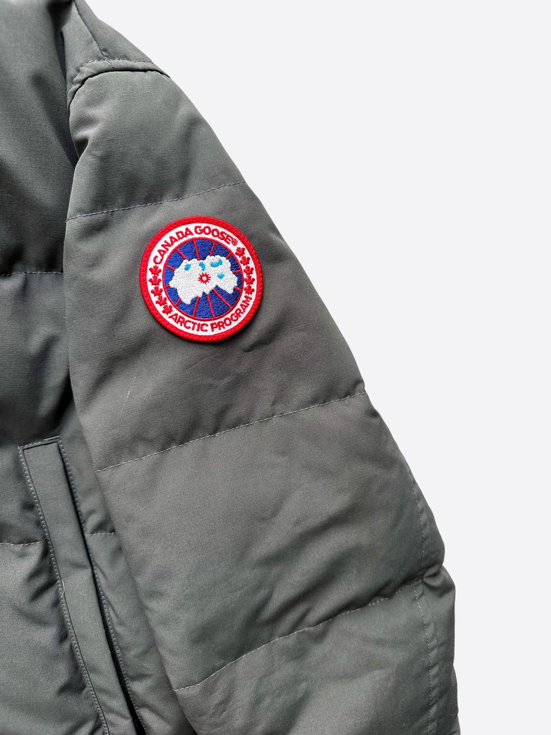 Canada Goose Graphite Wyndham Parka for Men - Premium Winter Jacket with Down Insulation, Waterproof & Windproof - Perfect for Snowboarding, Skiing & Extreme Cold Weather