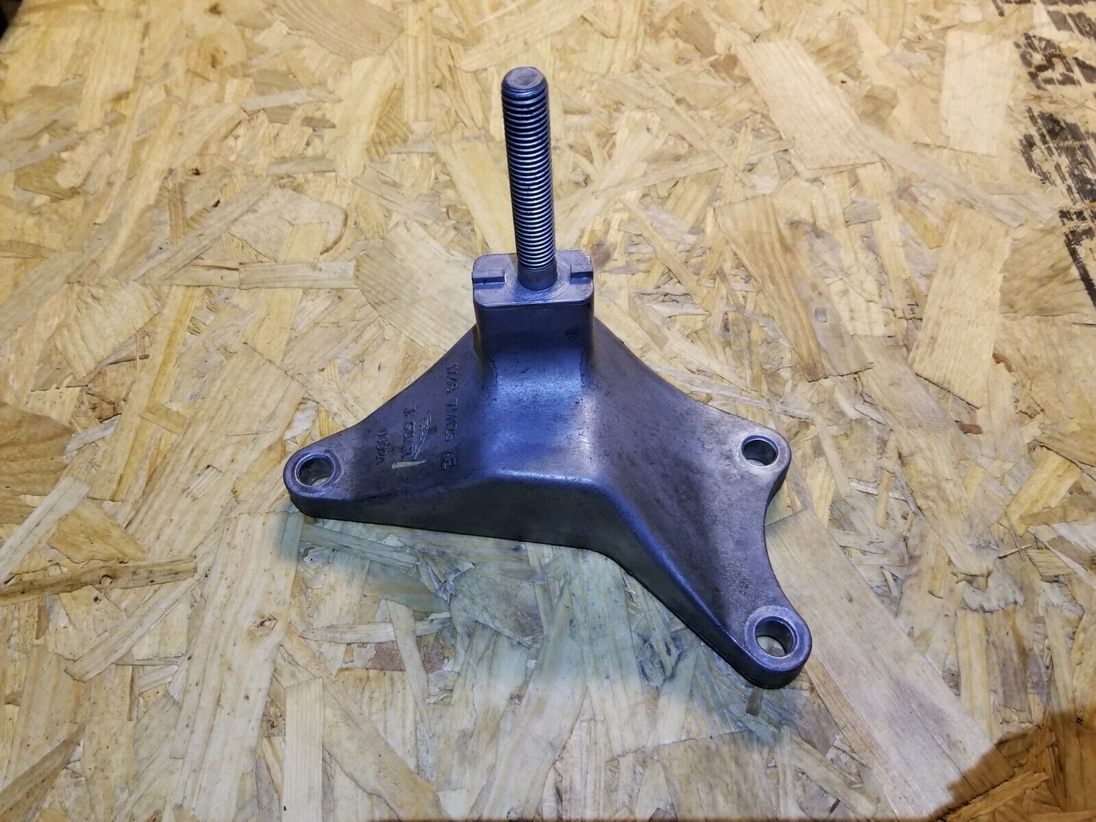 02 08 Jaguar X Type 3.0L Automatic Transmission Mount Bracket Support OEM Replacement Part - Perfect for Smooth Gear Shifting & Vibration Reduction