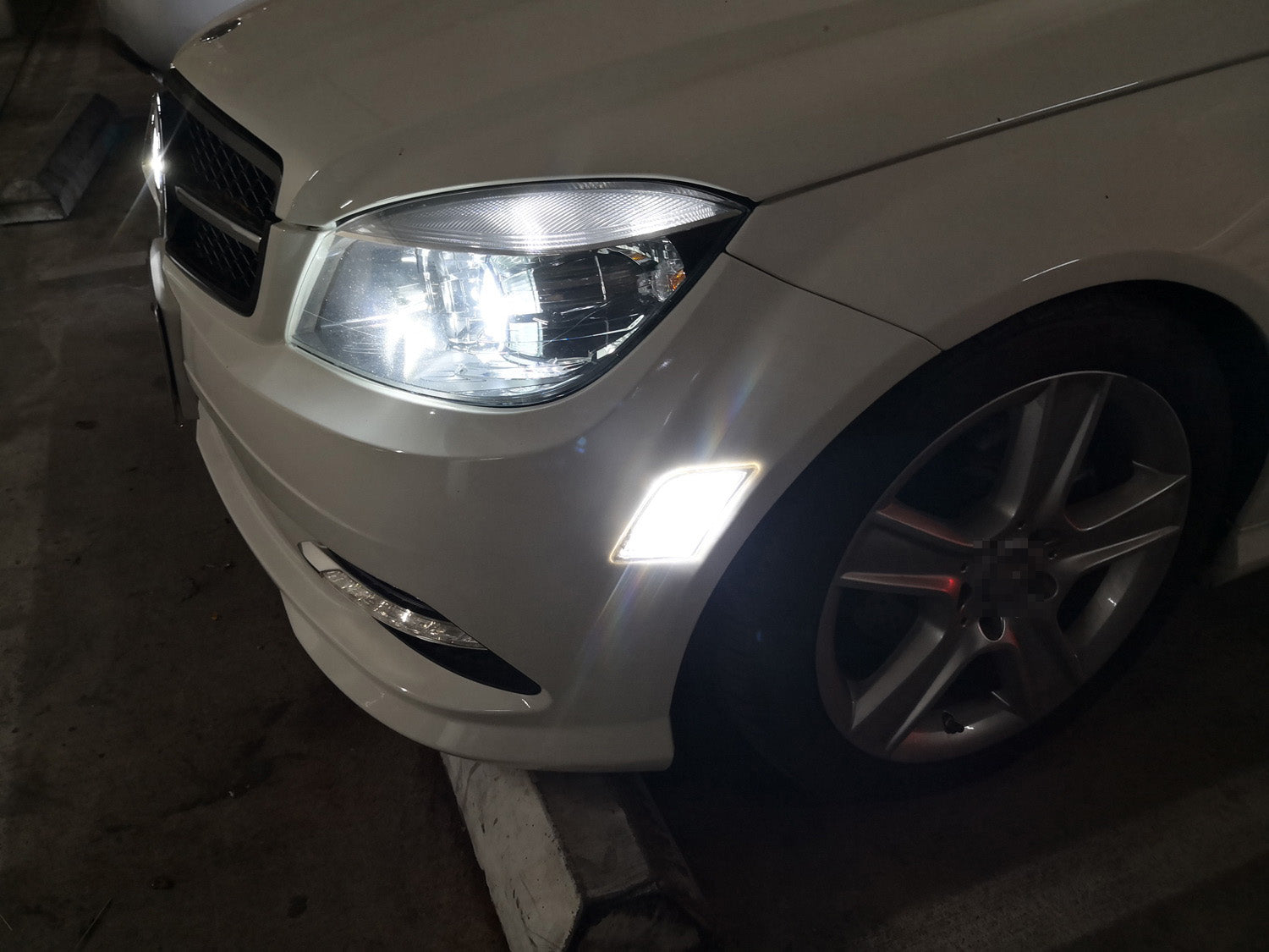 Clear Lens White LED Side Marker Lights for 2008-2011 Mercedes W204 Pre-LCI C-Class - Enhance Visibility & Style for Night Driving & Car Shows