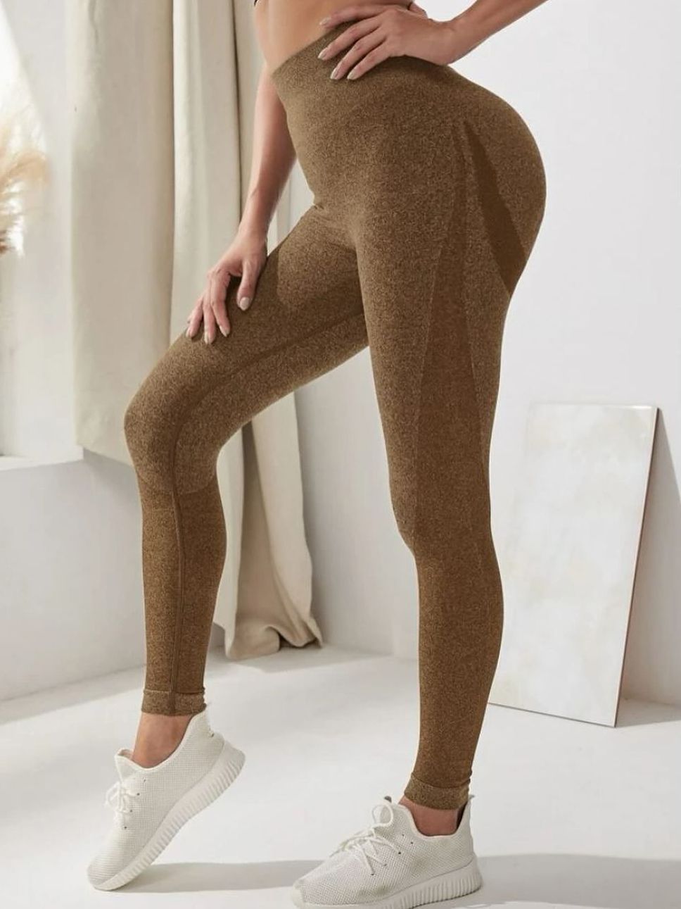 ZASUWA Women's Seamless High-Waisted Scrunch Butt Lifting Yoga Leggings - Tummy Control Workout Pants for Gym, Running & Everyday Wear