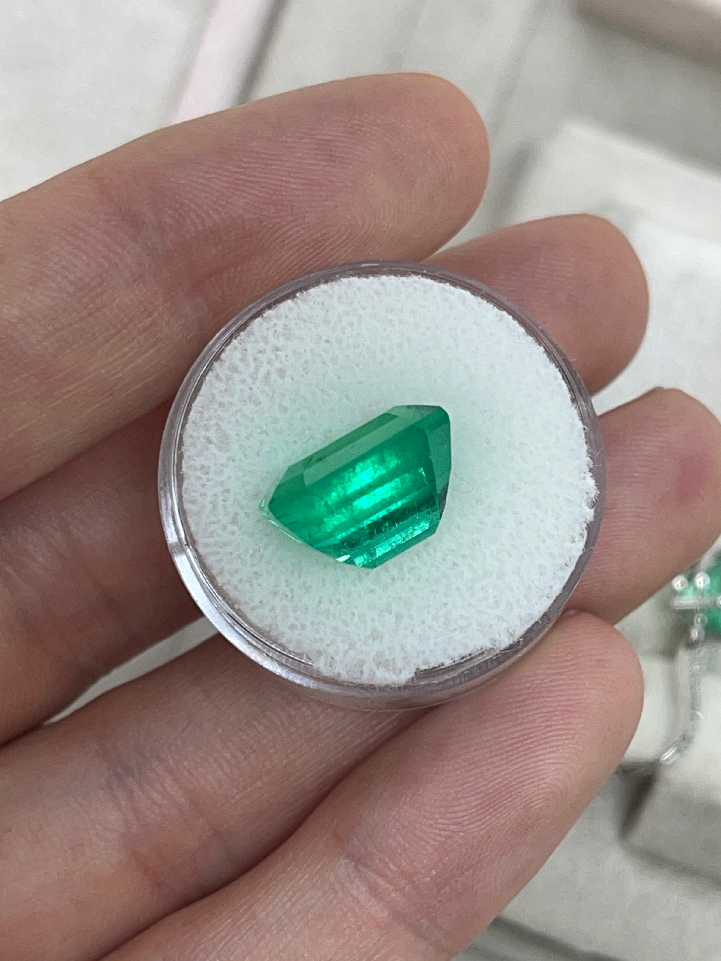8.40 Carat 13x11mm AAA+ Fine Loose Colombian Emerald Gemstone - Emerald Cut for Jewelry Making, Engagement Rings & Luxury Gifts