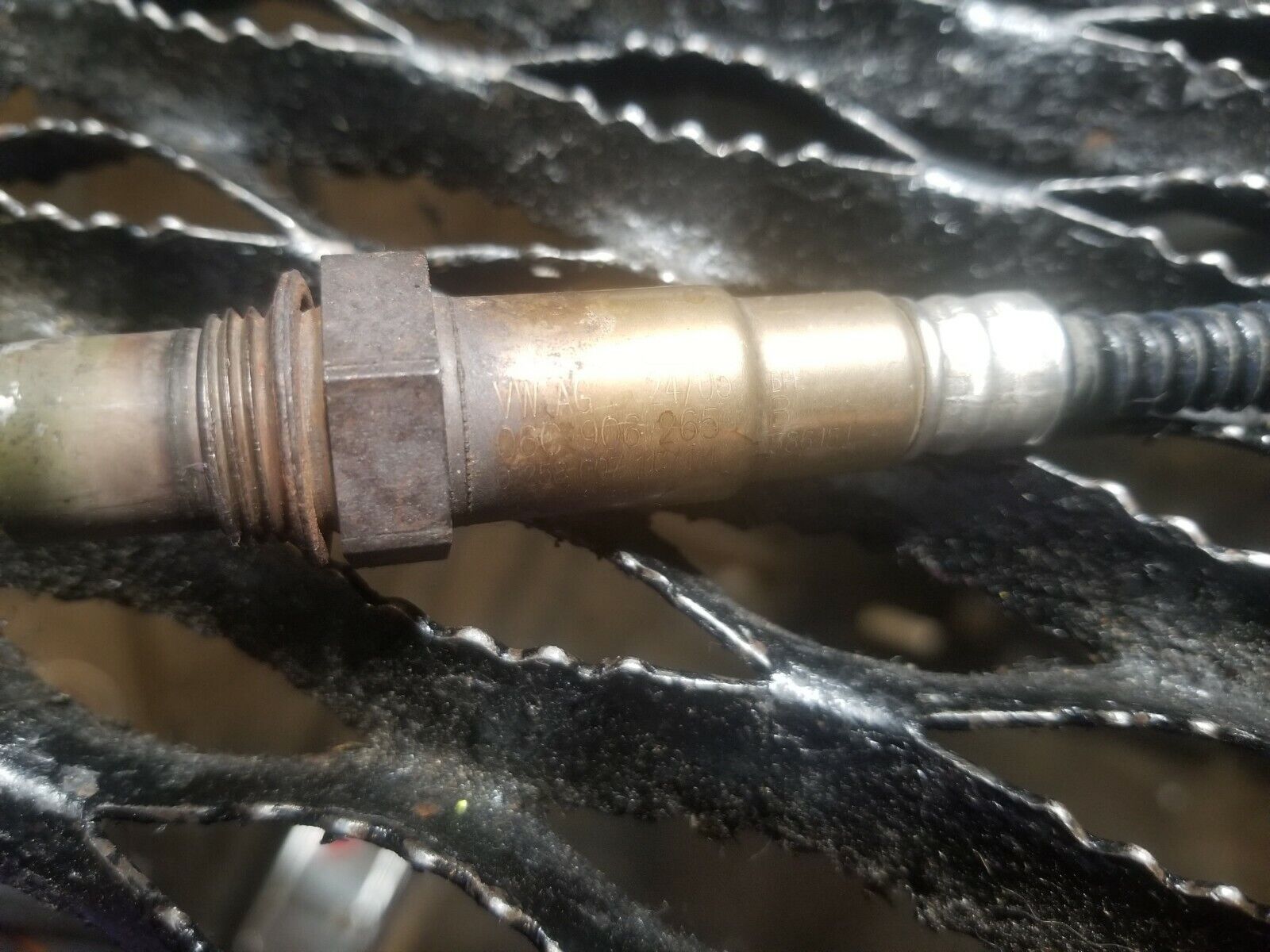 2002-2008 Audi A4 Oxygen O2 Sensor 06C906265B OEM Replacement - Compatible with 1.8T & 2.0T Engines - Improve Fuel Efficiency & Reduce Emissions - Perfect for Engine Maintenance & Performance Upgrades