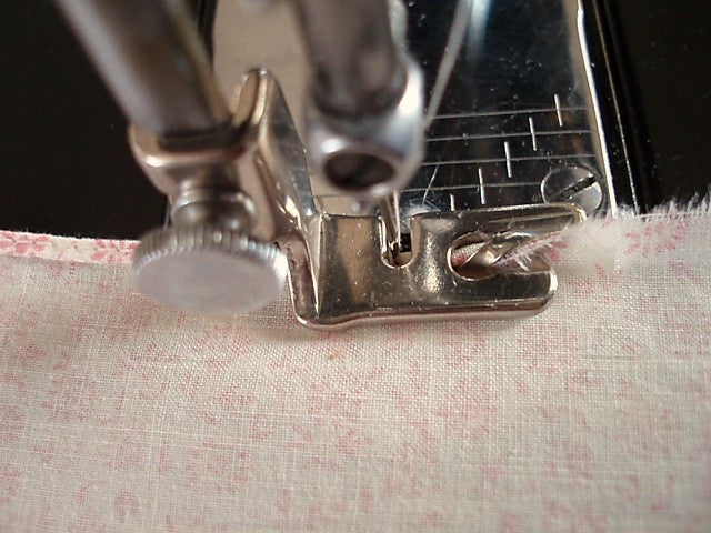 Vintage Original Singer Sewing Machine Slant Shank Boxed Attachment Set – Perfect for Quilting, Dressmaking & DIY Crafts