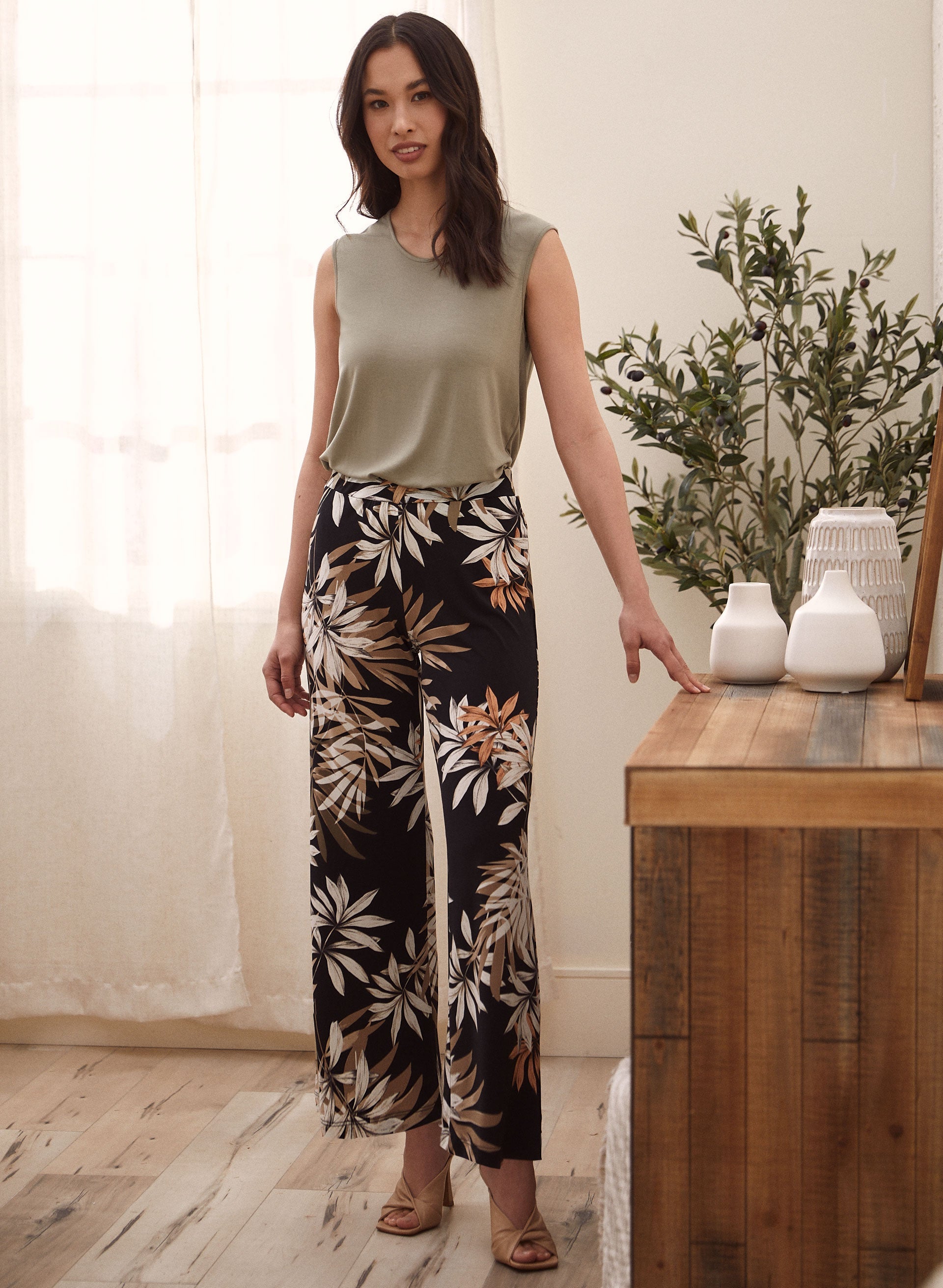 Women's Basic Scoop Neck Cami Top - Soft Stretchy Tank for Layering & Everyday Wear | Perfect for Casual Outfits, Work & Summer Wardrobe