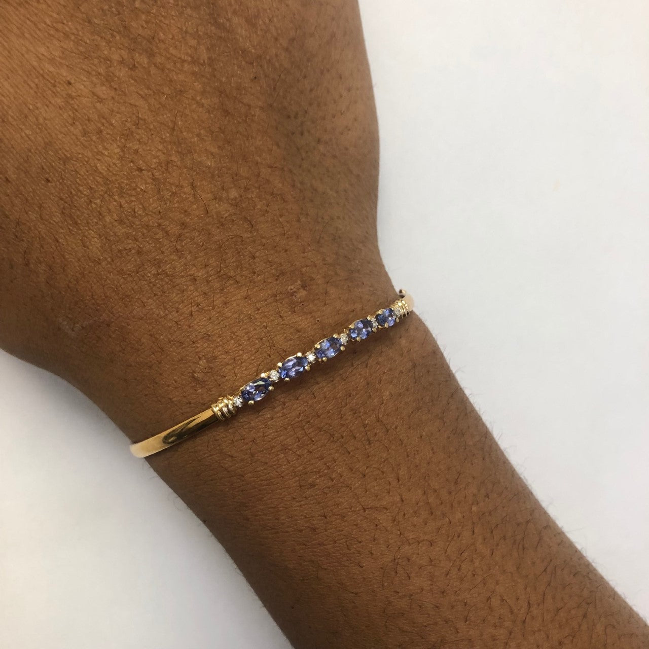 Exquisite 1.00ctw Tanzanite & 0.03ctw Diamond Bangle Bracelet - 7.5